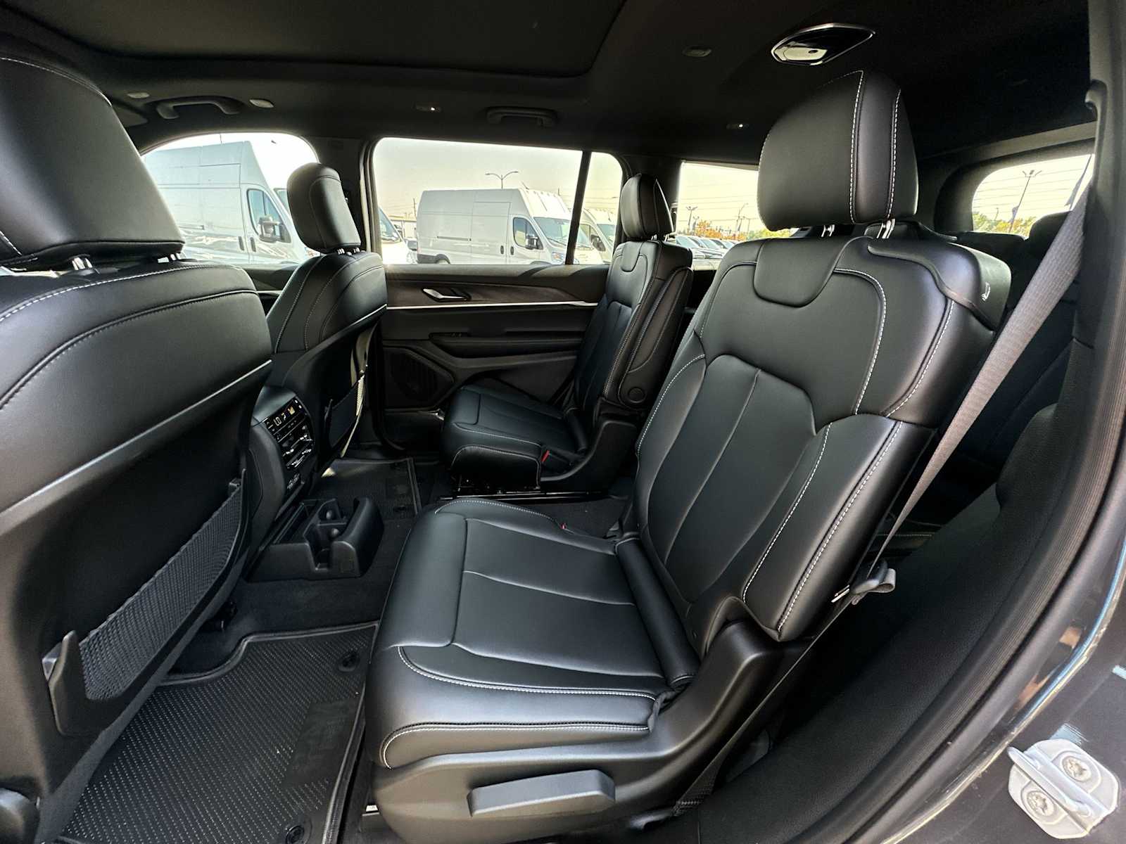 Thumbnail: 2025 Jeep Grand Cherokee - 24