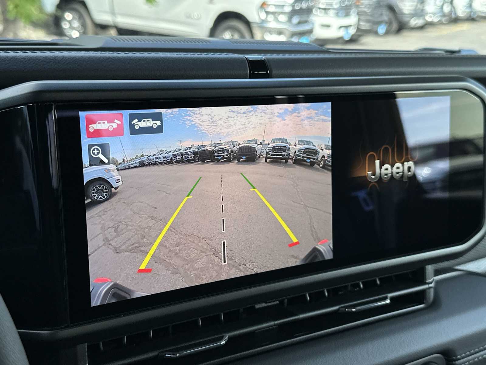 Thumbnail: 2025 Jeep Gladiator - 22