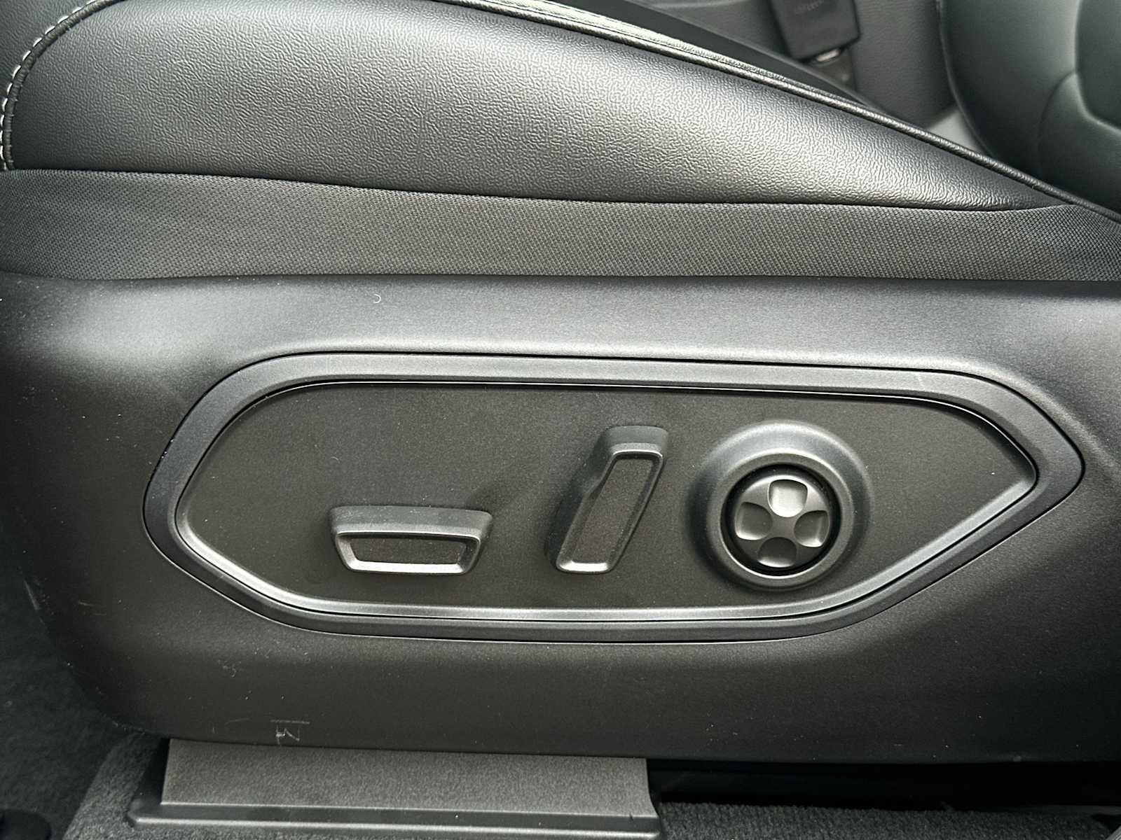 Thumbnail: 2025 Jeep Grand Cherokee - 14