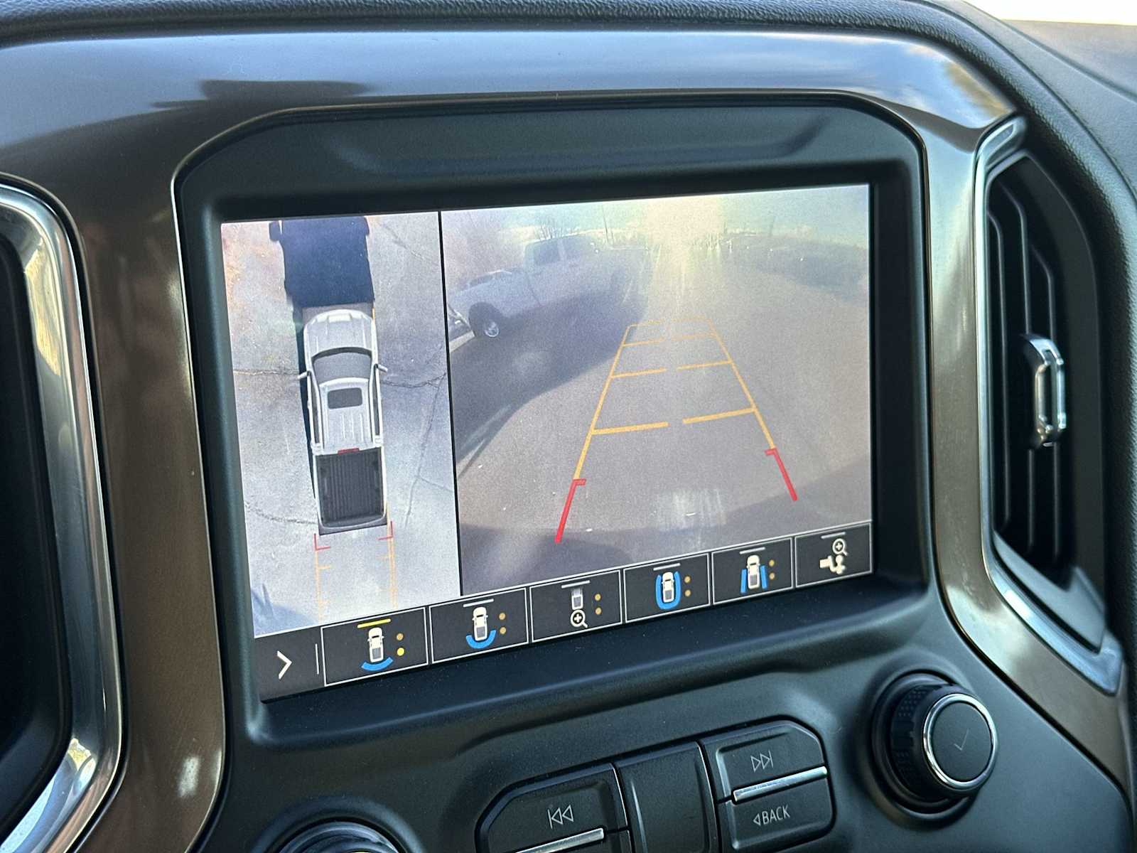 Thumbnail: 2019 Chevrolet Silverado 1500 - 23