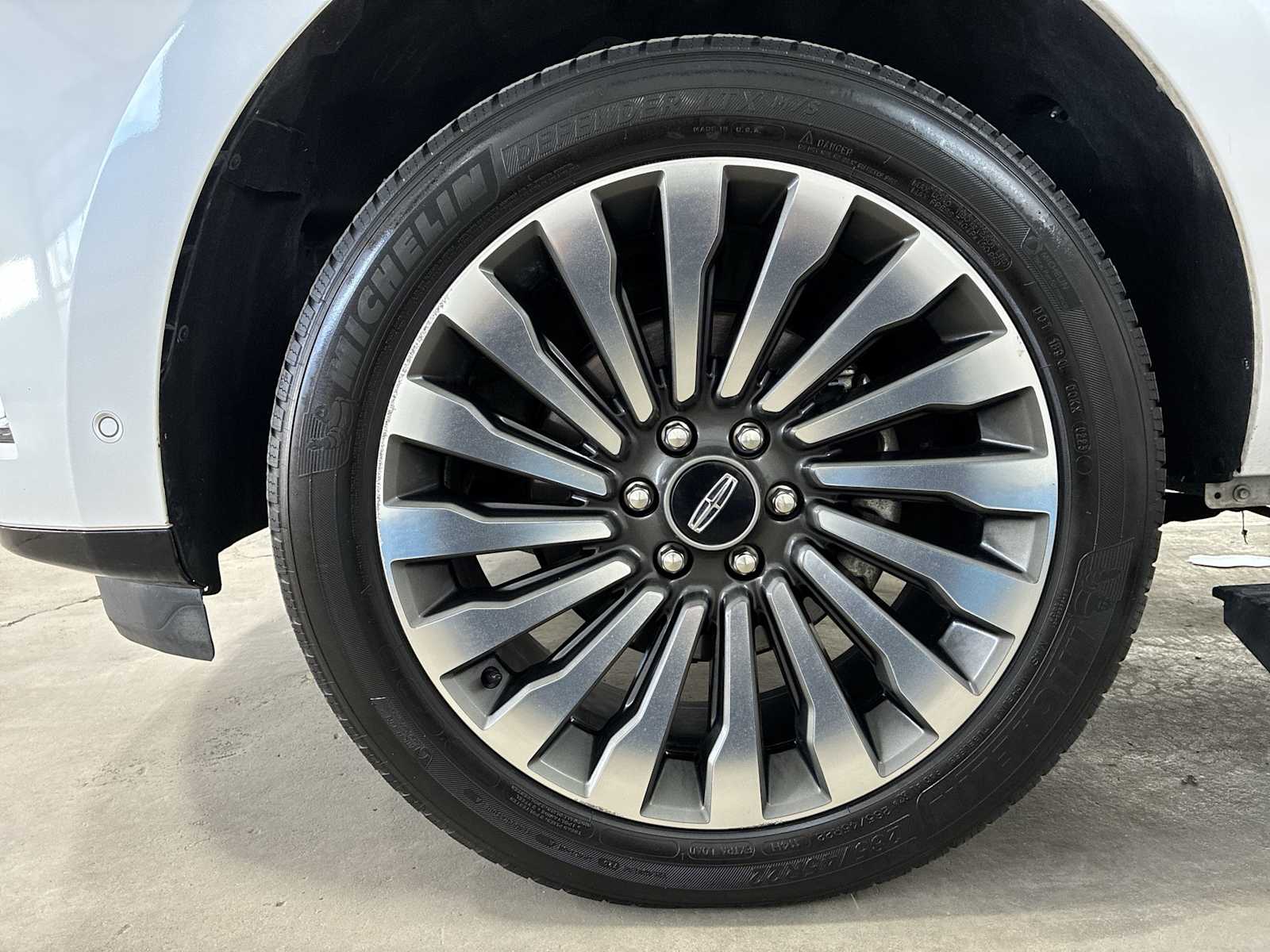 Thumbnail: 2019 Lincoln Navigator L - 19