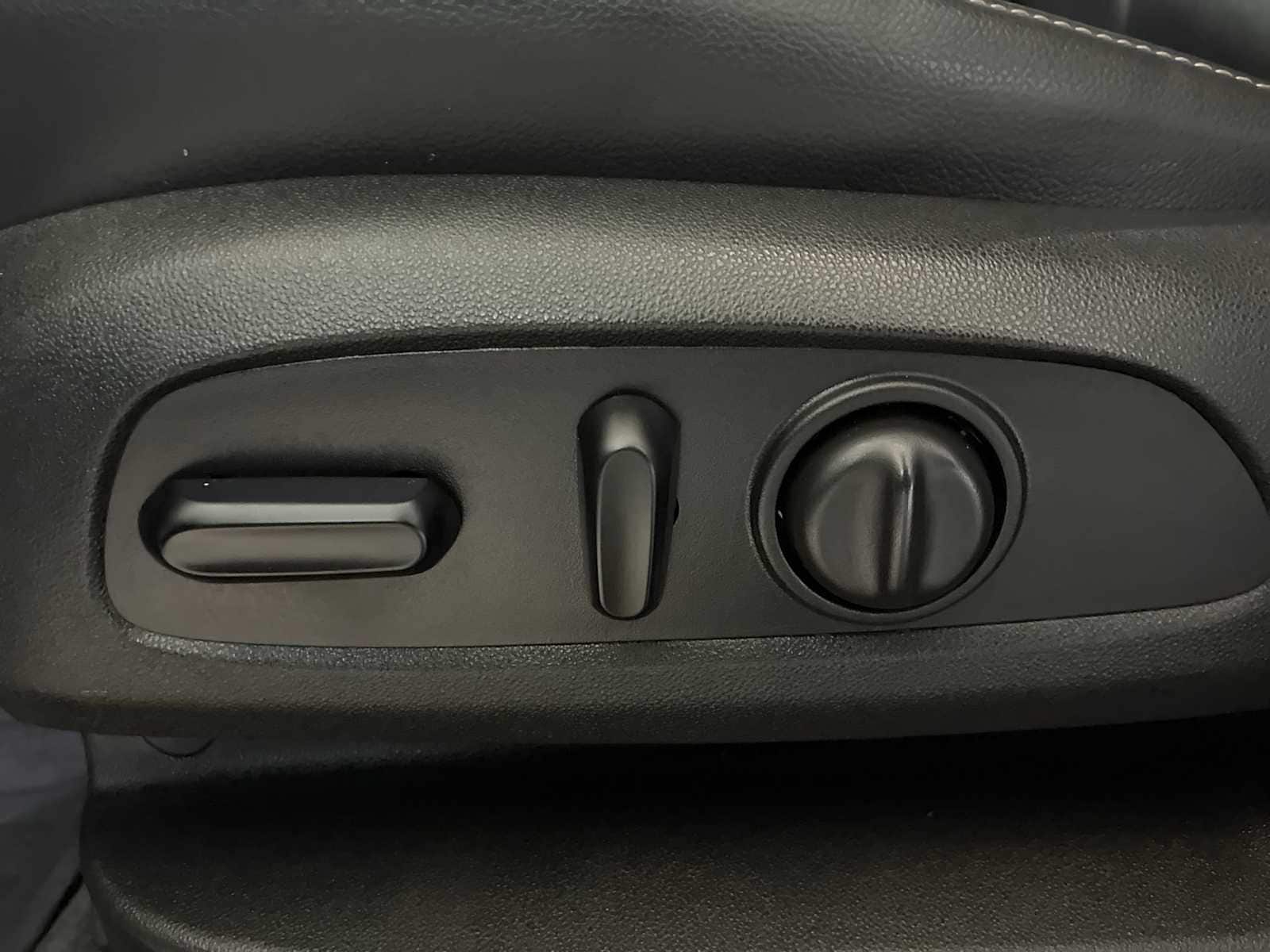 Thumbnail: 2019 Chevrolet Traverse - 14