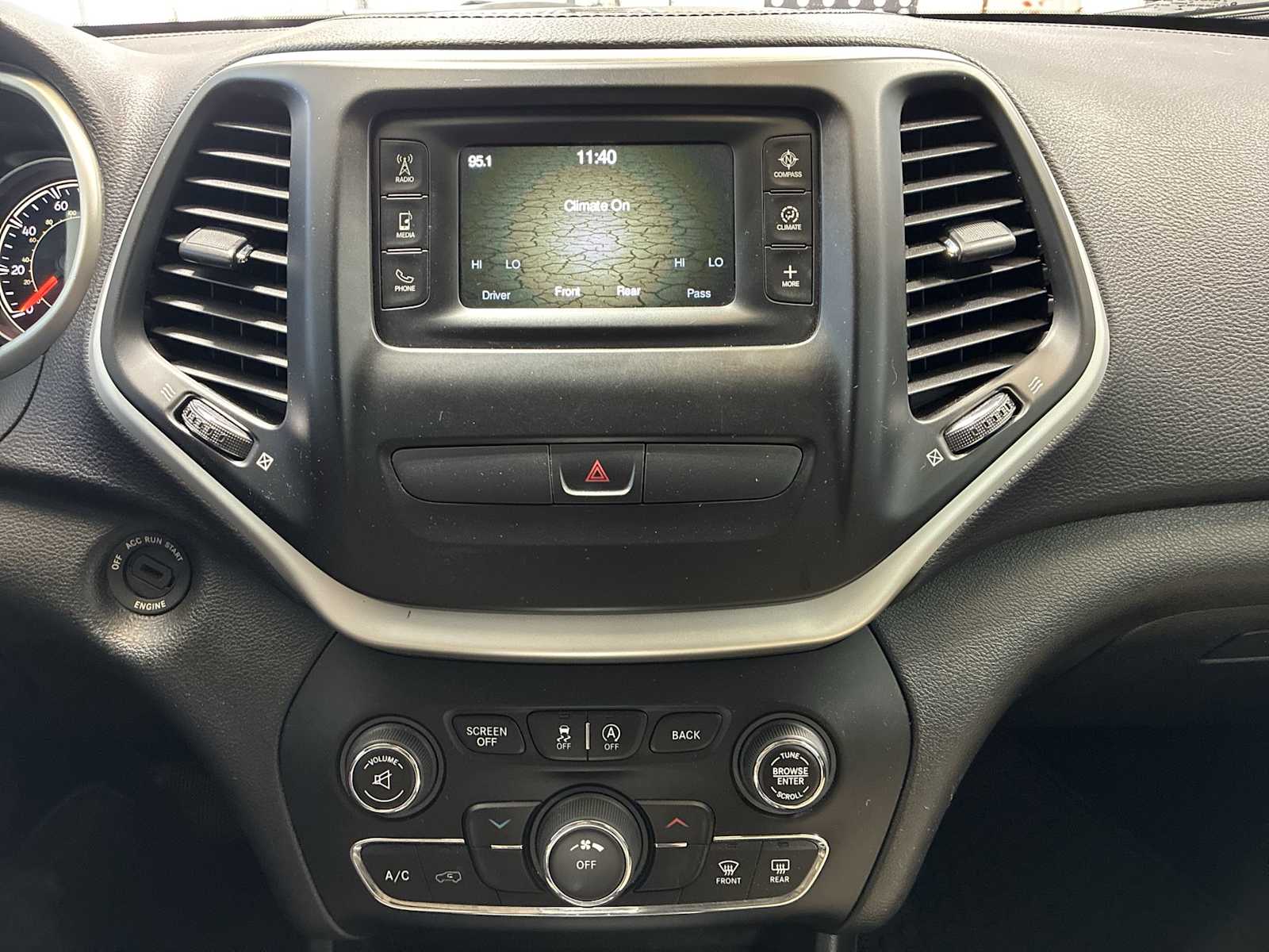 Thumbnail: 2015 Jeep Cherokee - 16