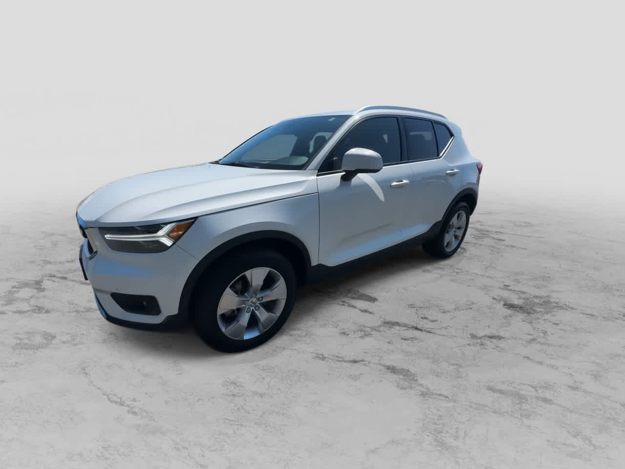 Thumbnail: 2022 Volvo XC40 - 4