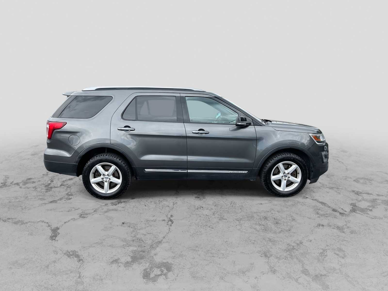 Thumbnail: 2016 Ford Explorer - 9