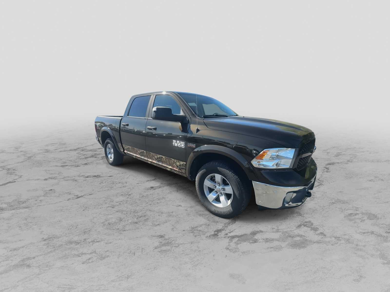 2014 Ram 1500 SLT photo 2