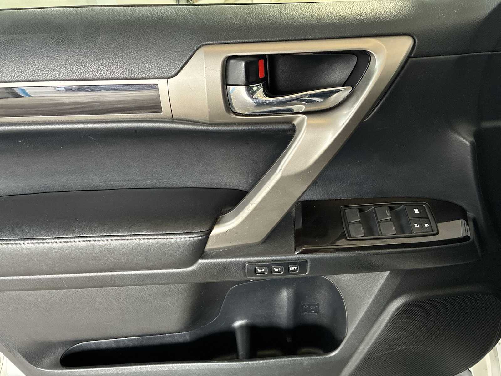 Thumbnail: 2017 Lexus GX - 15