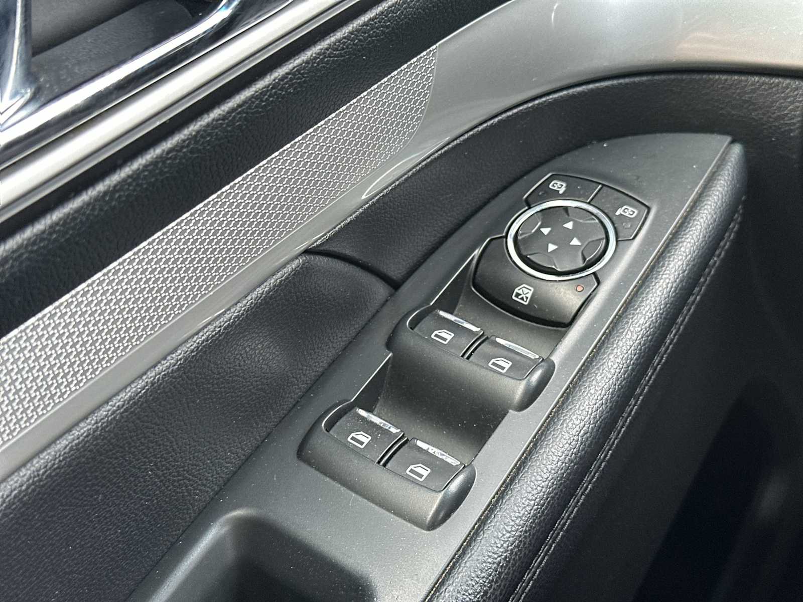 Thumbnail: 2016 Ford Explorer - 15