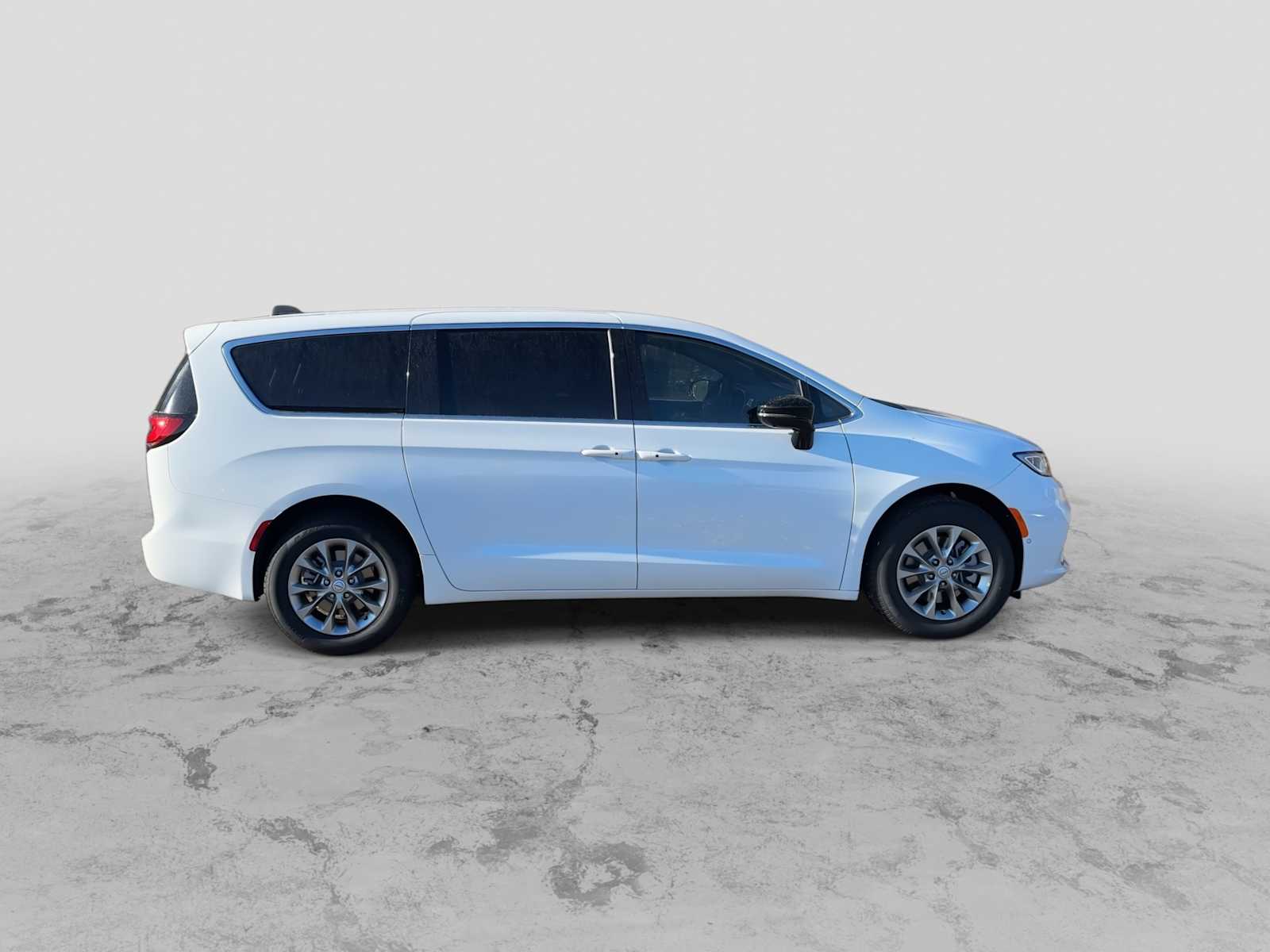 Thumbnail: 2026 Chrysler Pacifica - 9