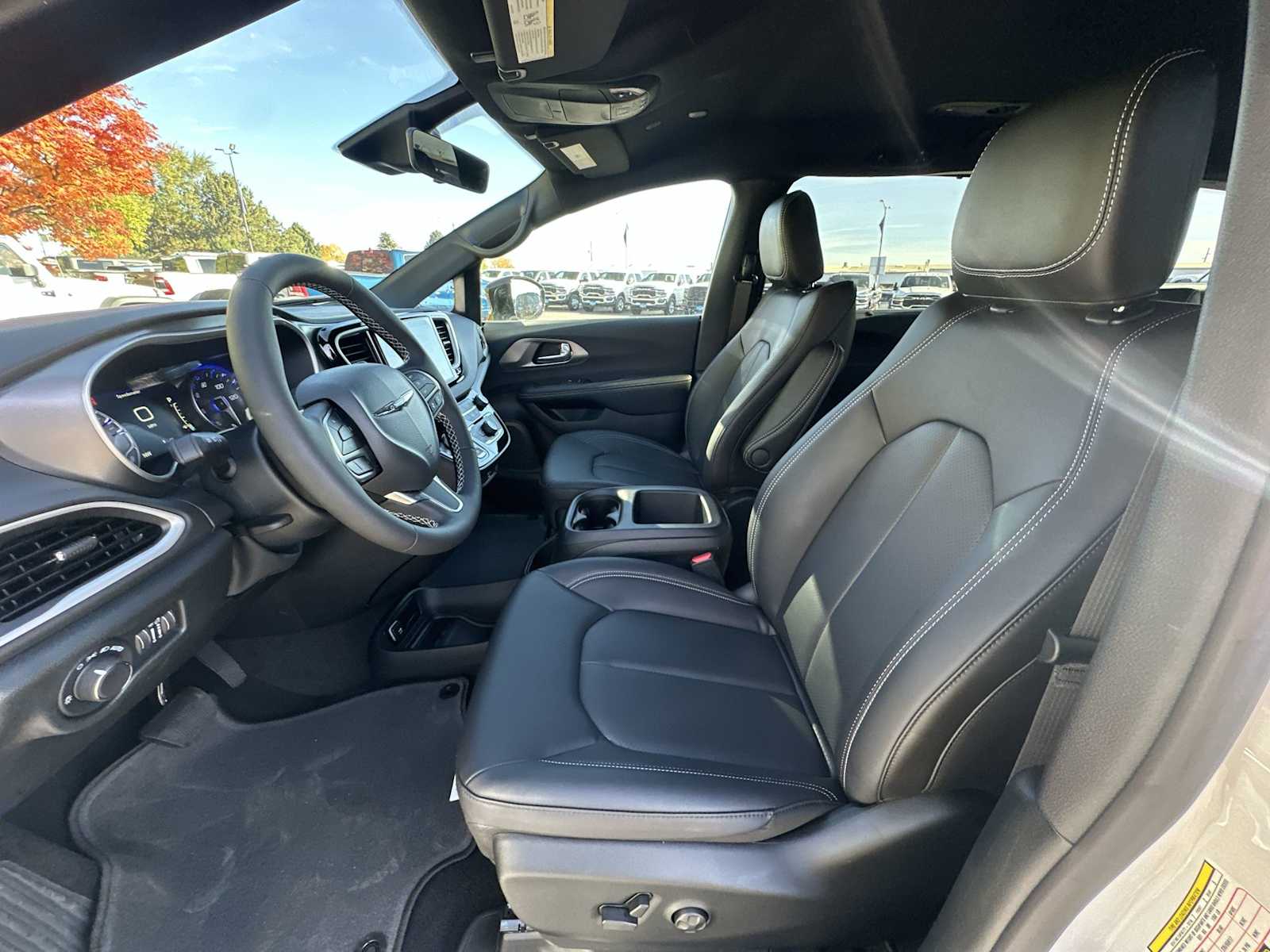 Thumbnail: 2026 Chrysler Voyager - 13