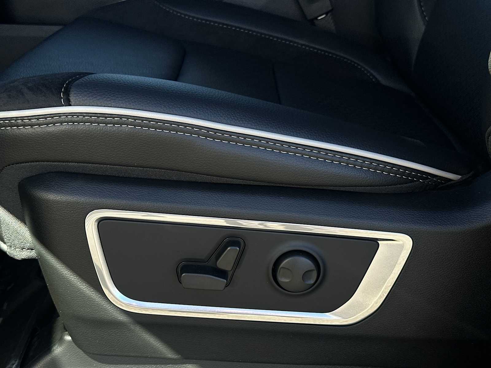 Thumbnail: 2026 RAM 1500 - 14