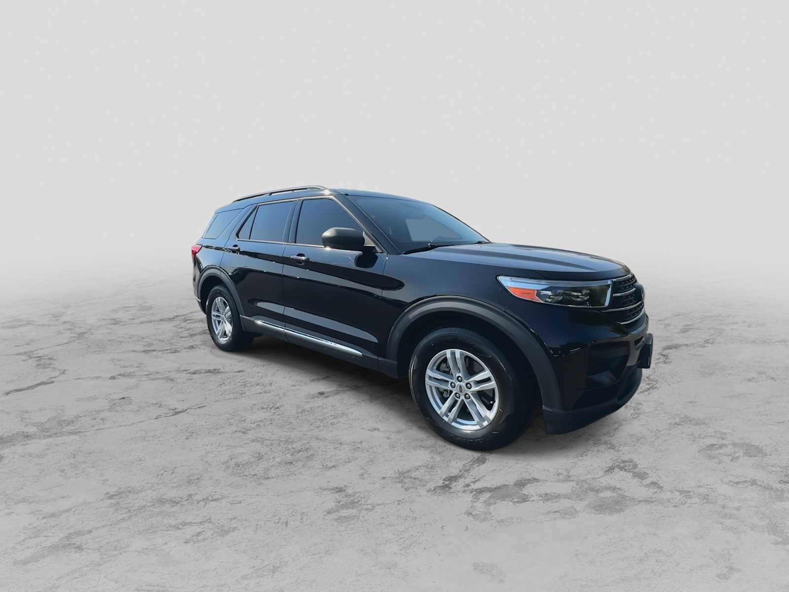 2021 Ford Explorer XLT photo 2