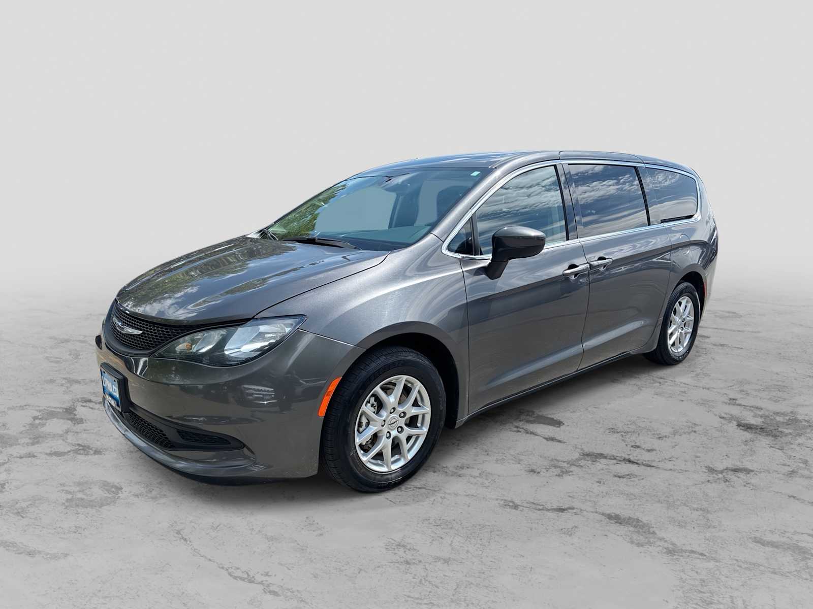2023 Chrysler Voyager LX's photo