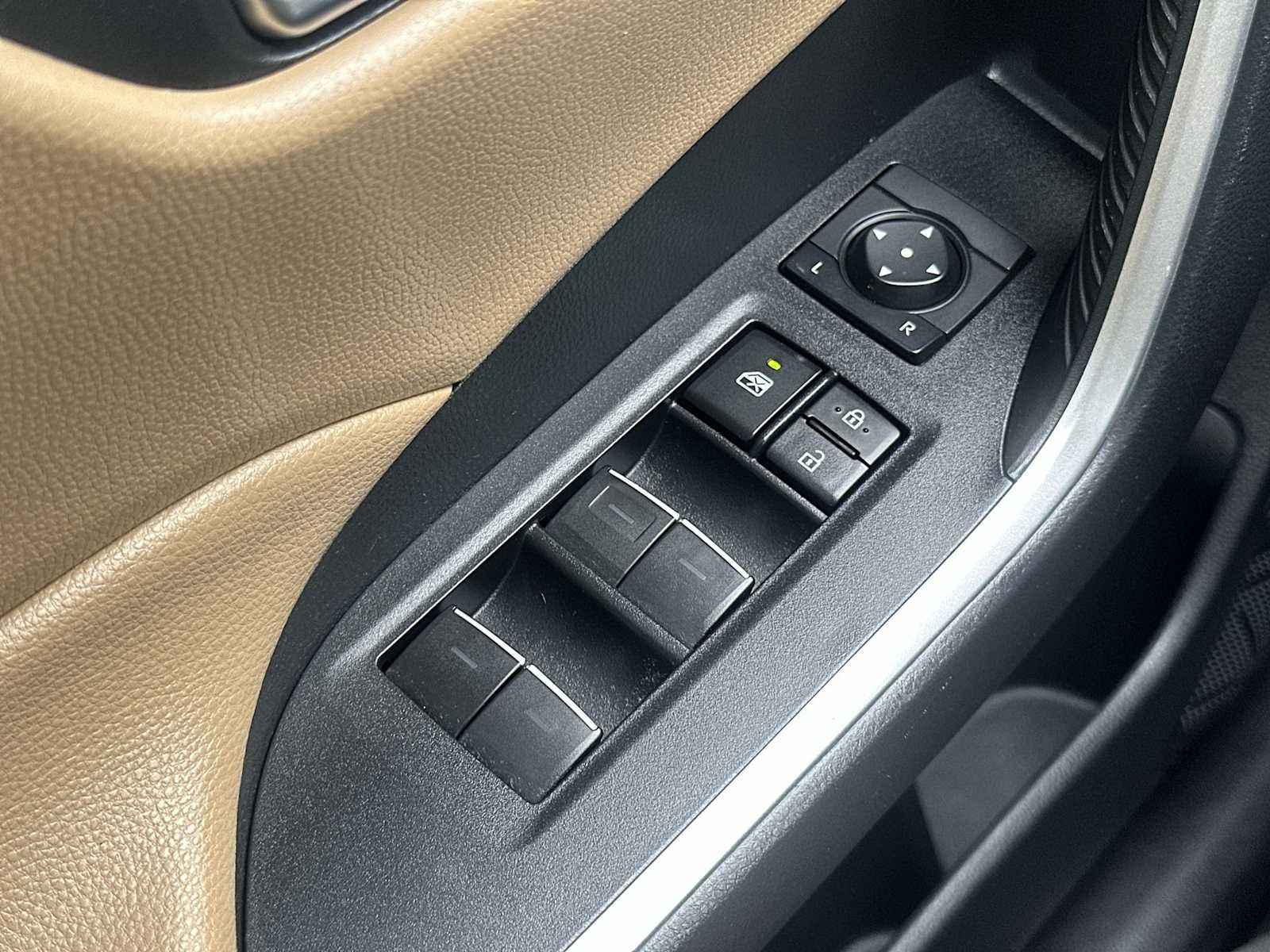 Thumbnail: 2022 Toyota RAV4 - 15