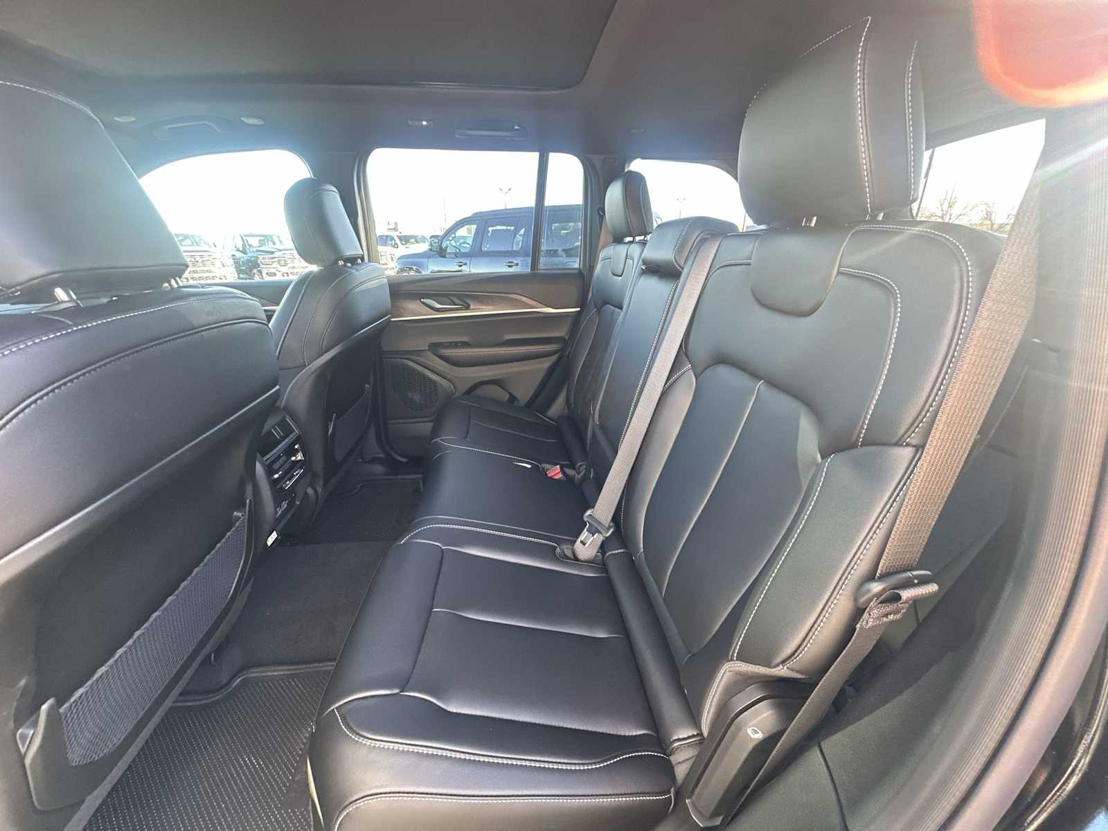 Thumbnail: 2025 Jeep Grand Cherokee - 24