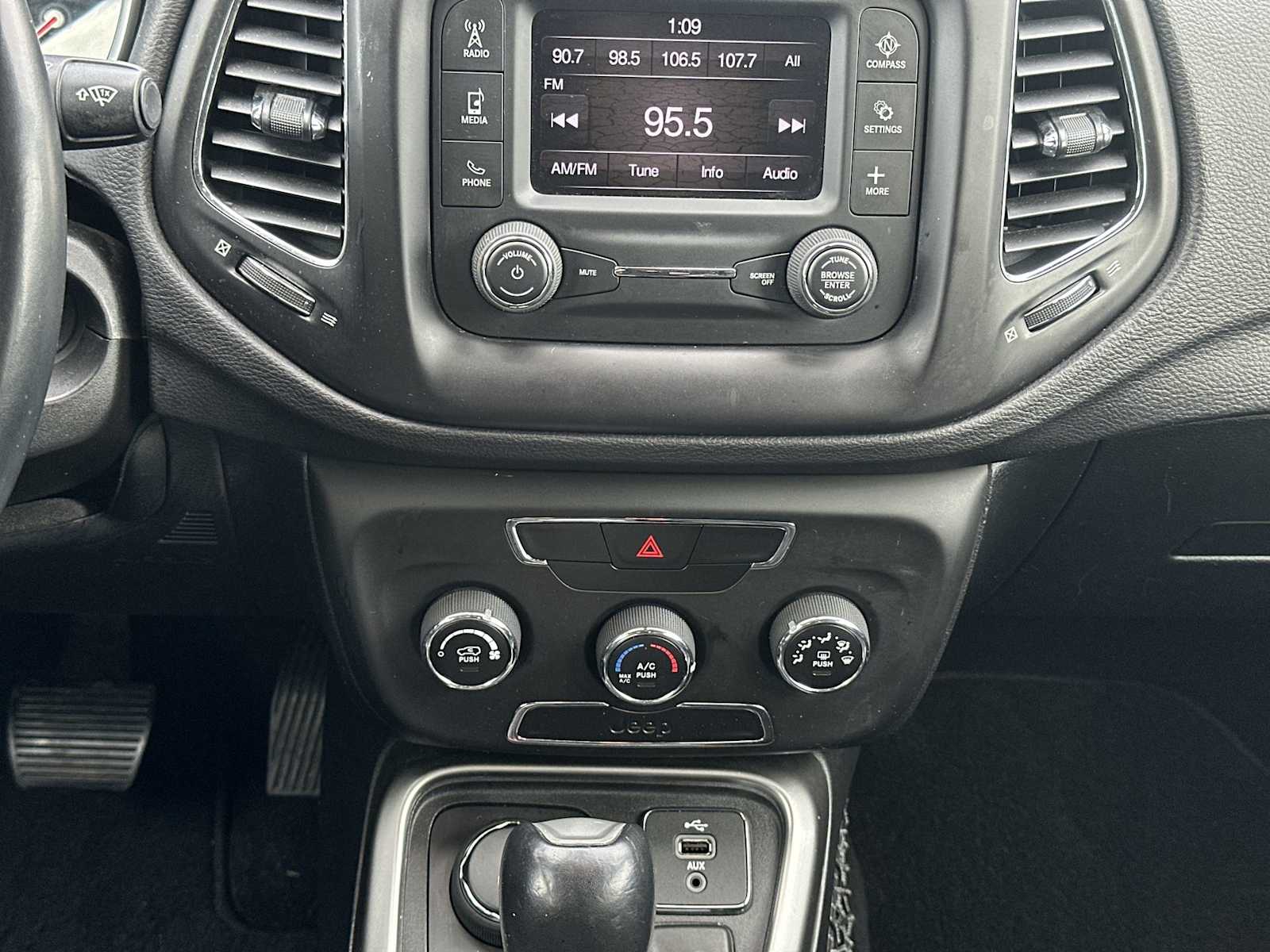 Thumbnail: 2018 Jeep Compass - 16