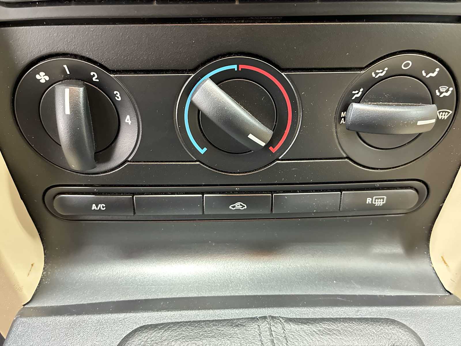 Thumbnail: 2005 Ford Mustang - 16