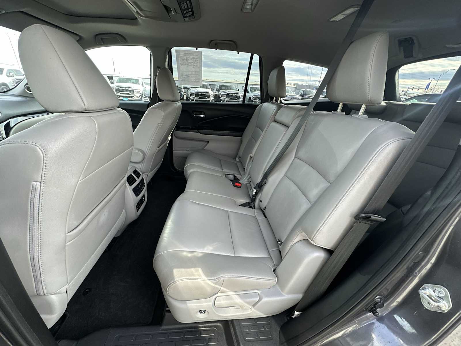 Thumbnail: 2017 Honda Pilot - 23