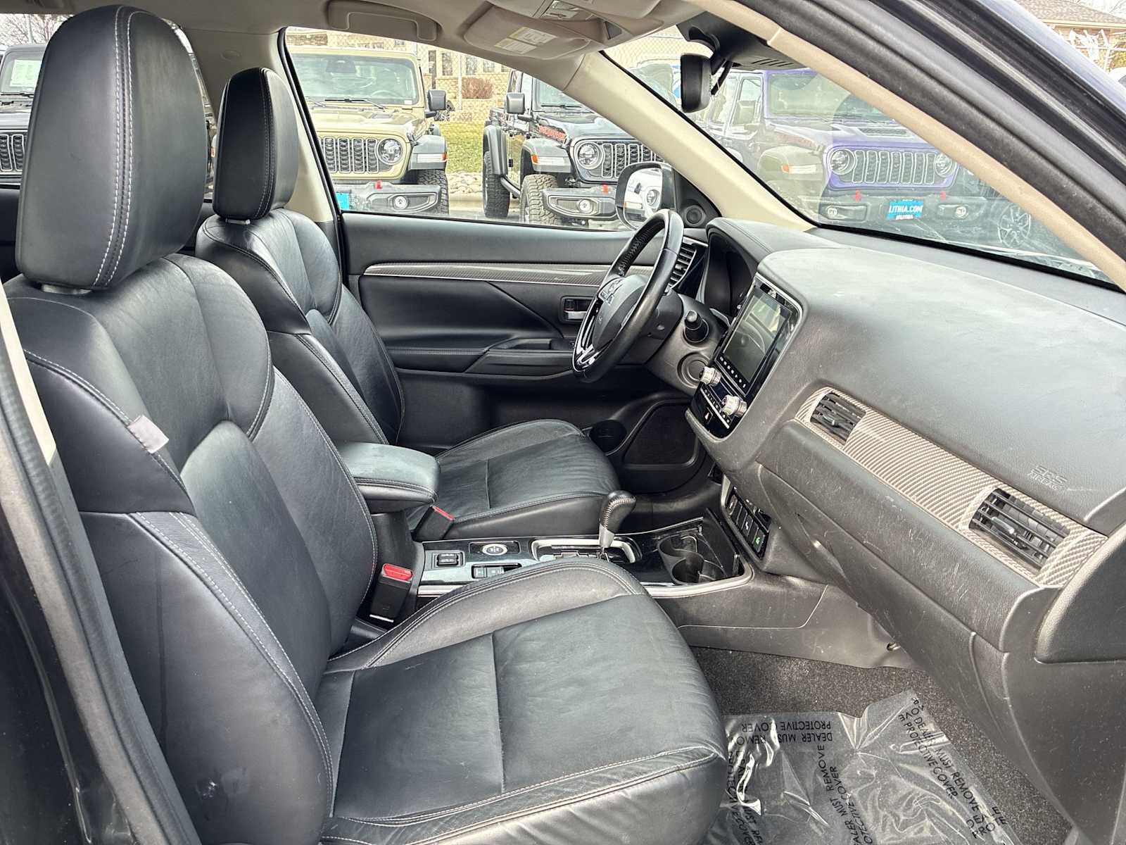 Thumbnail: 2020 Mitsubishi Outlander - 24