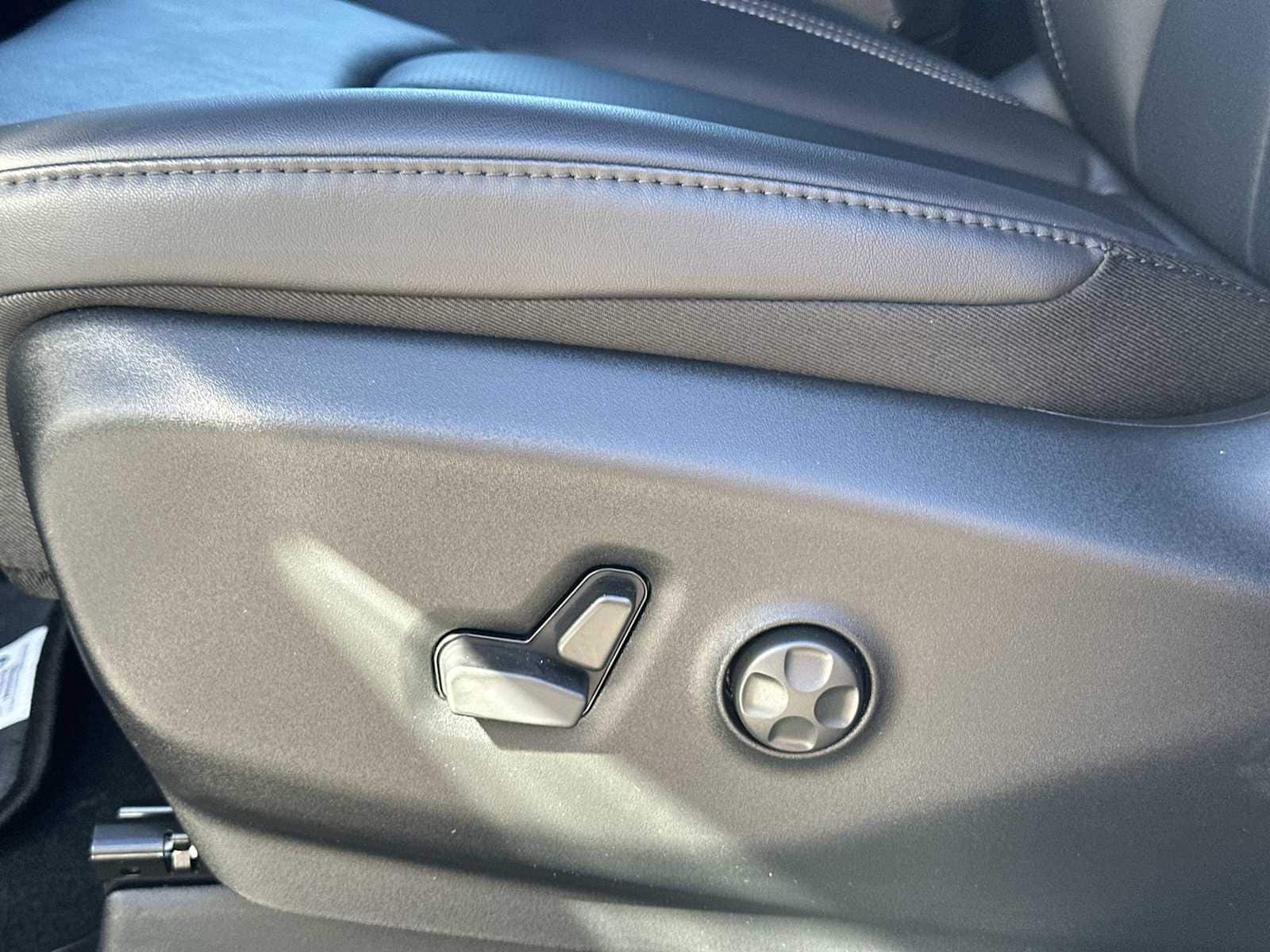 Thumbnail: 2026 Chrysler Pacifica - 14