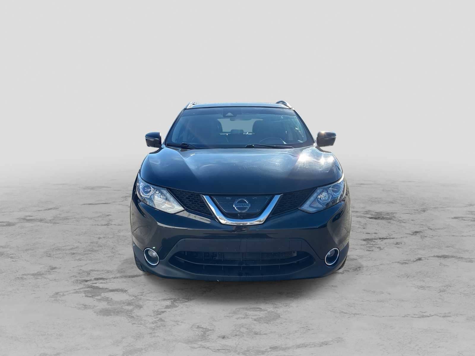 Thumbnail: 2017 Nissan Rogue Sport - 3