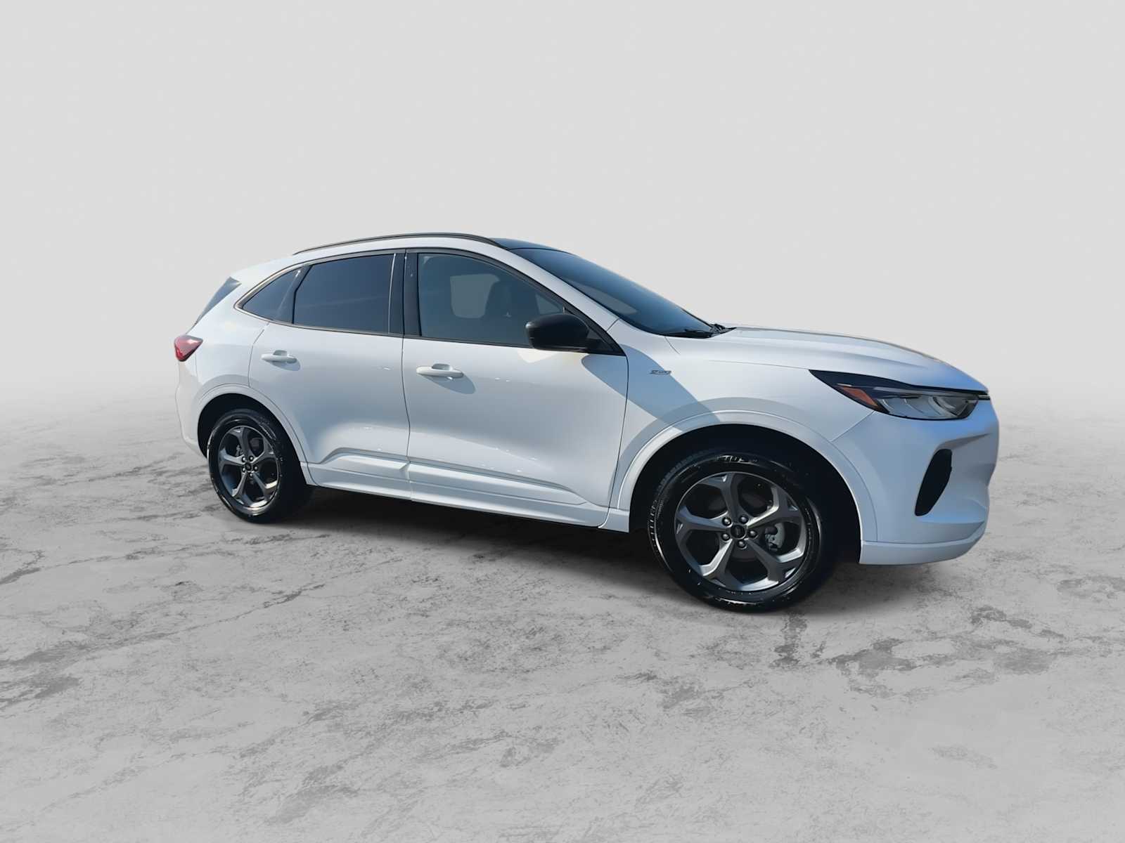 2023 Ford Escape ST-Line photo 2