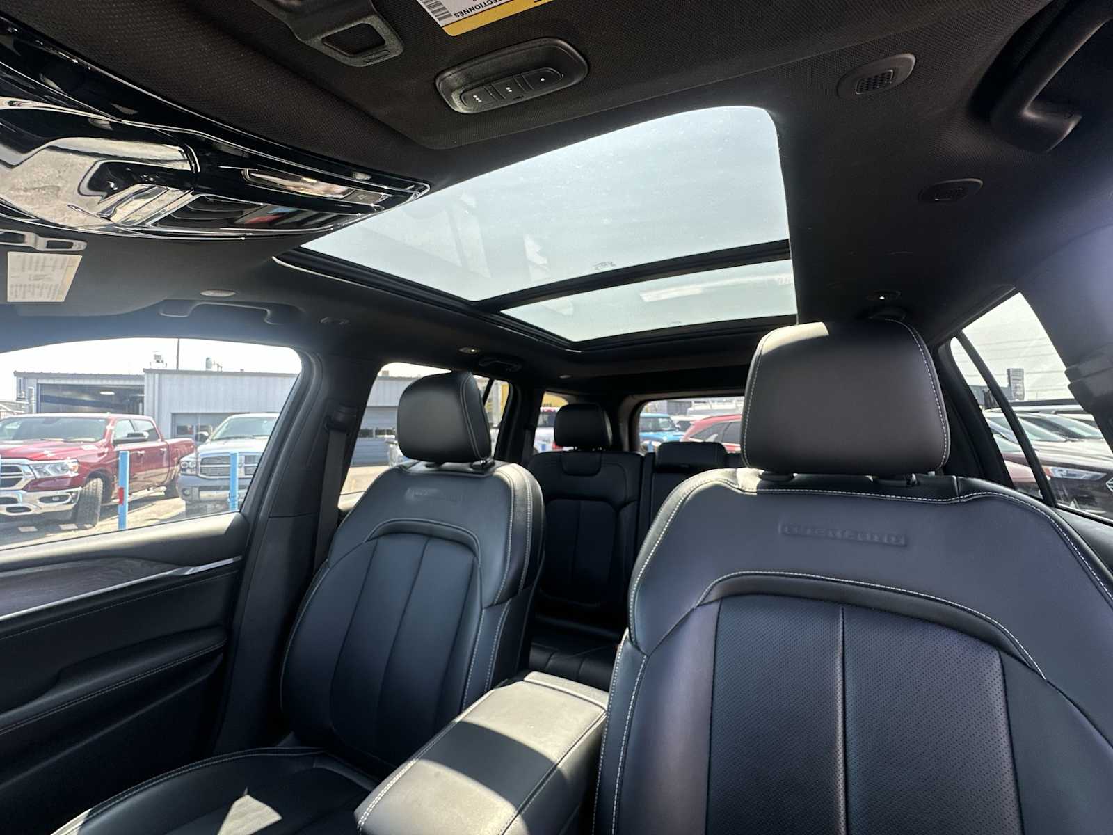 Thumbnail: 2023 Jeep Grand Cherokee - 16