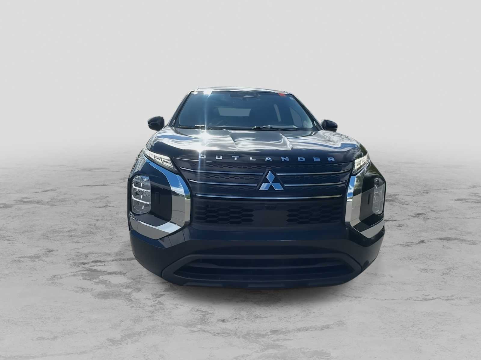 2022 Mitsubishi Outlander ES photo 3