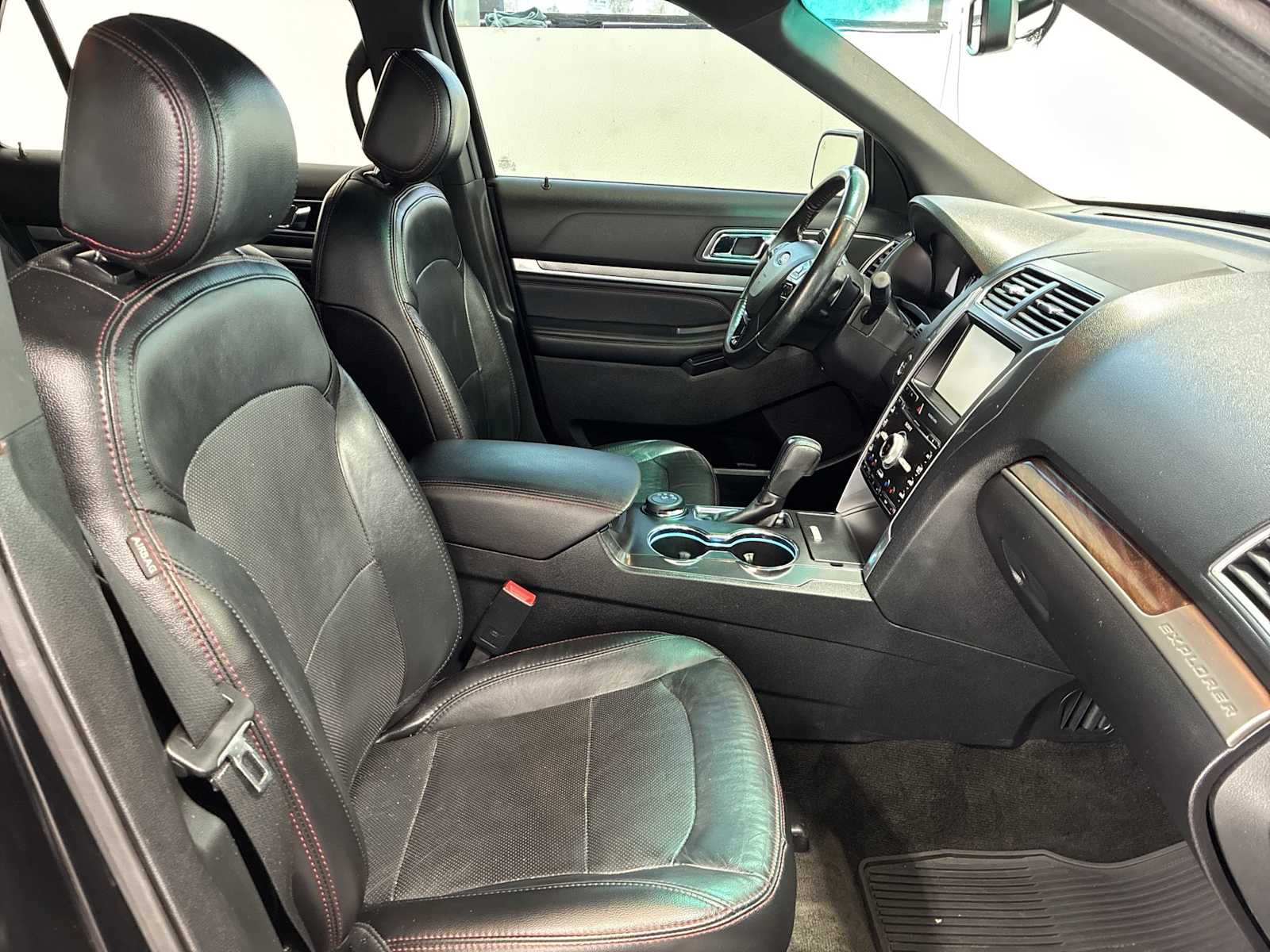 Thumbnail: 2016 Ford Explorer - 26