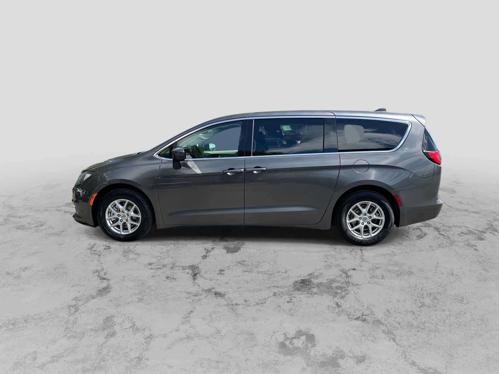 Thumbnail: 2023 Chrysler Voyager - 4