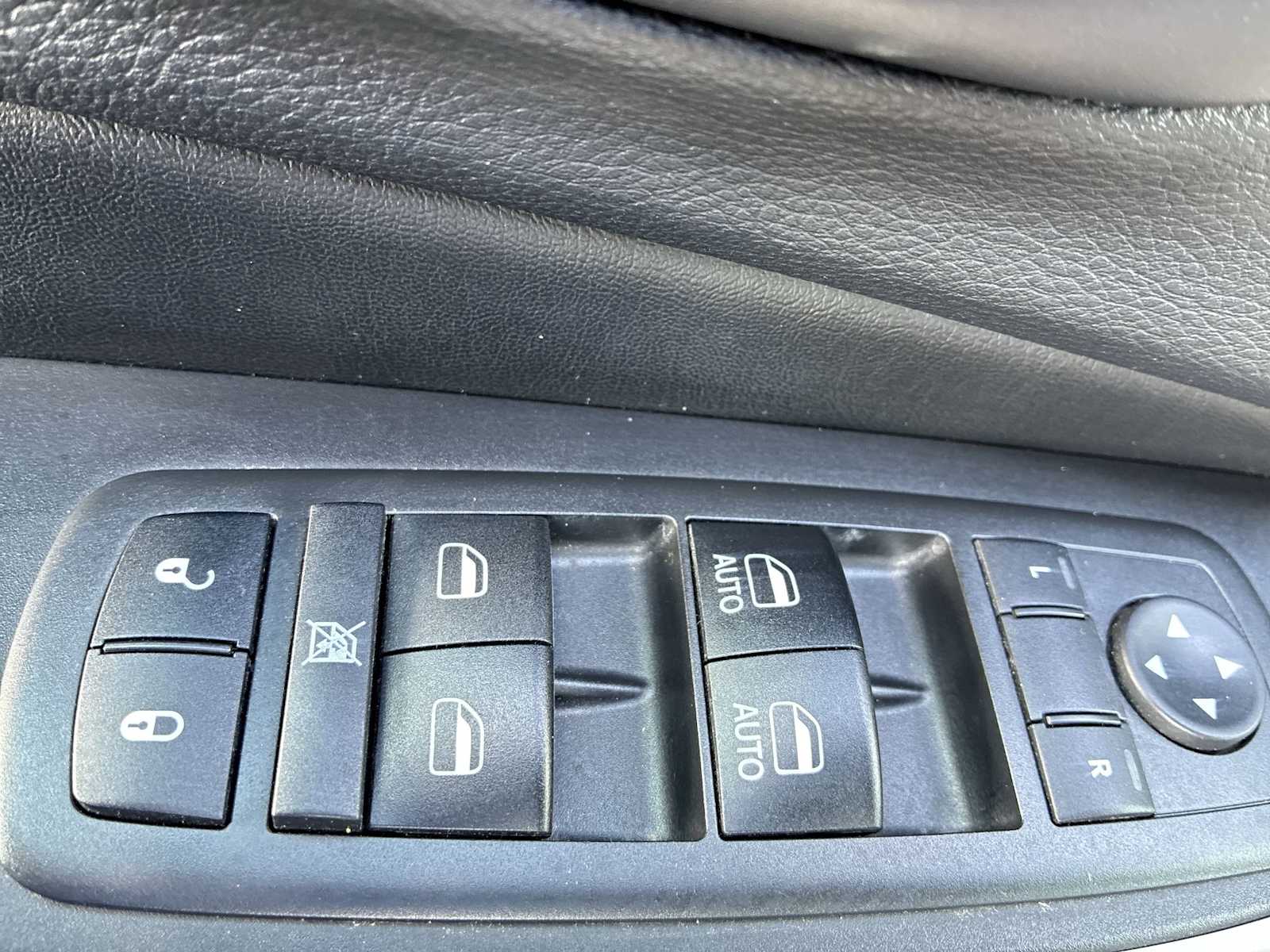 Thumbnail: 2019 Jeep Cherokee - 15