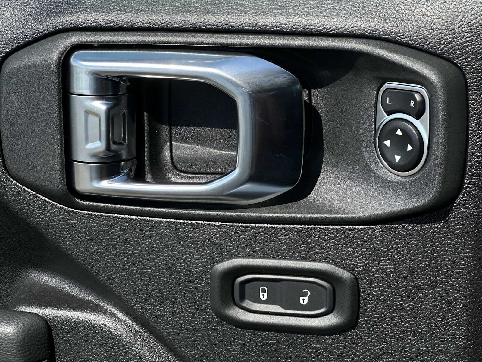 Thumbnail: 2025 Jeep Gladiator - 15