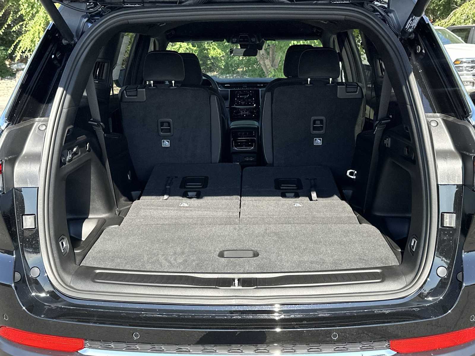 Thumbnail: 2025 Jeep Grand Cherokee - 18