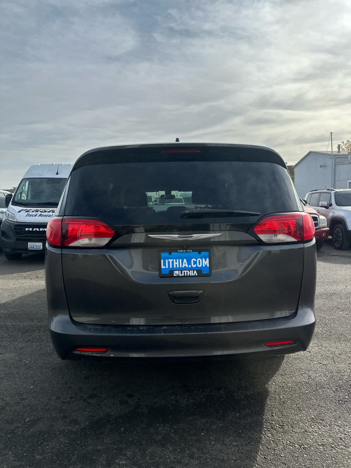 2020 Chrysler Voyager LXi photo 4