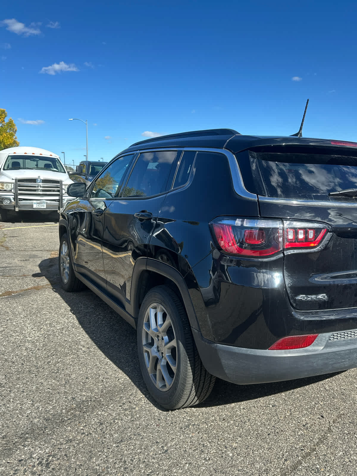 2022 Jeep Compass Latitude Lux photo 2