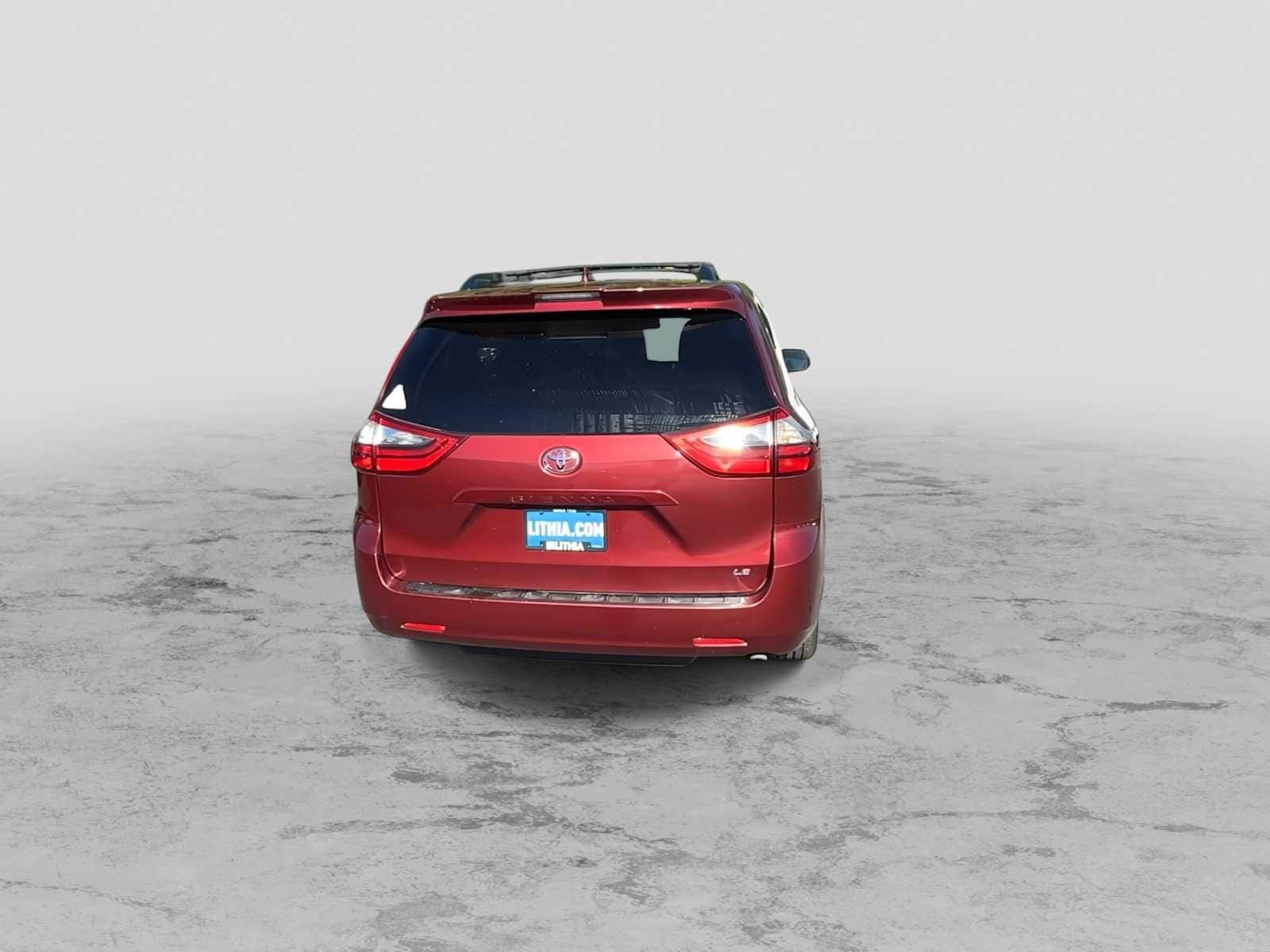 Thumbnail: 2020 Toyota Sienna - 8