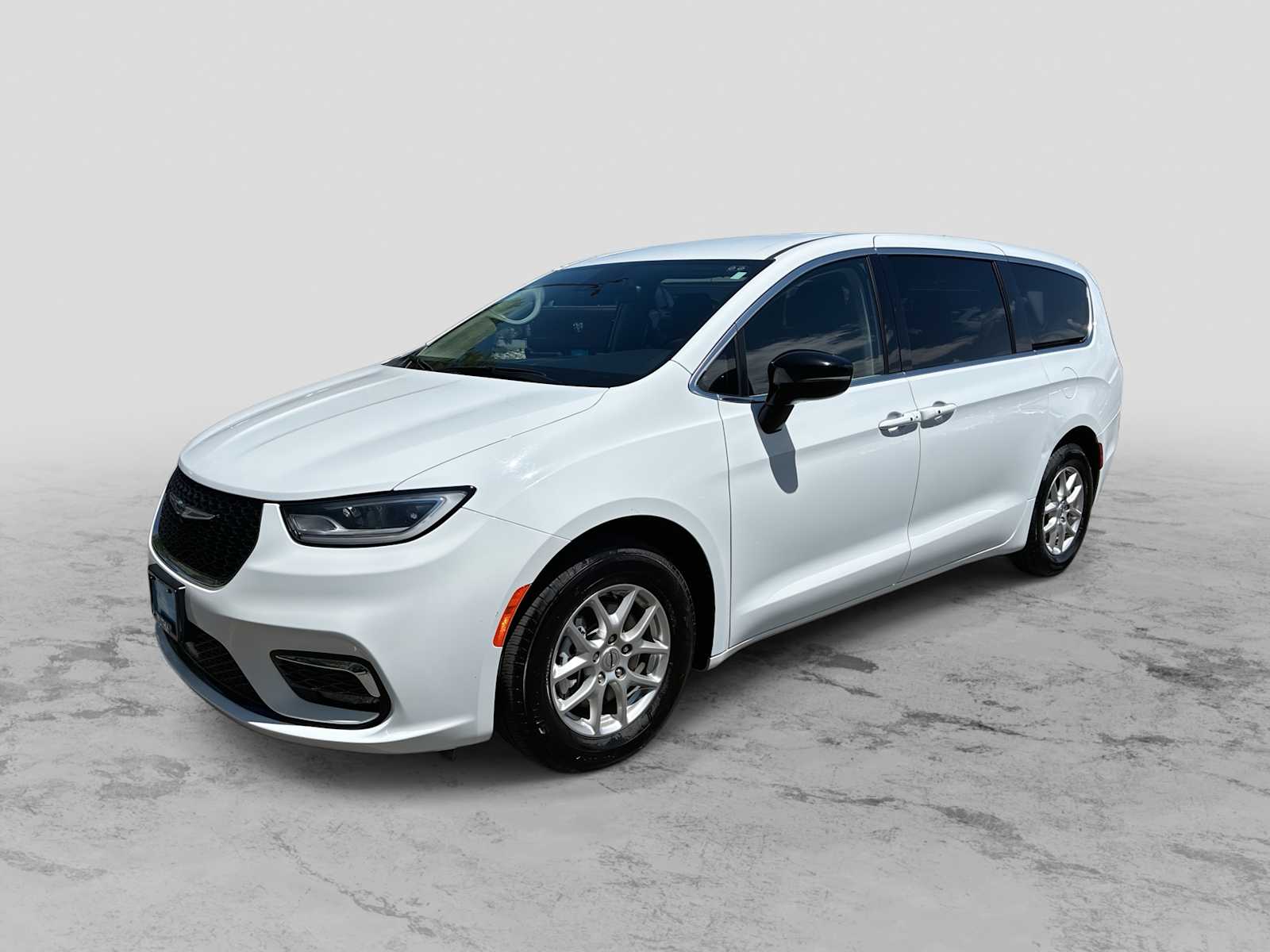 2024 Chrysler Pacifica Touring L's photo