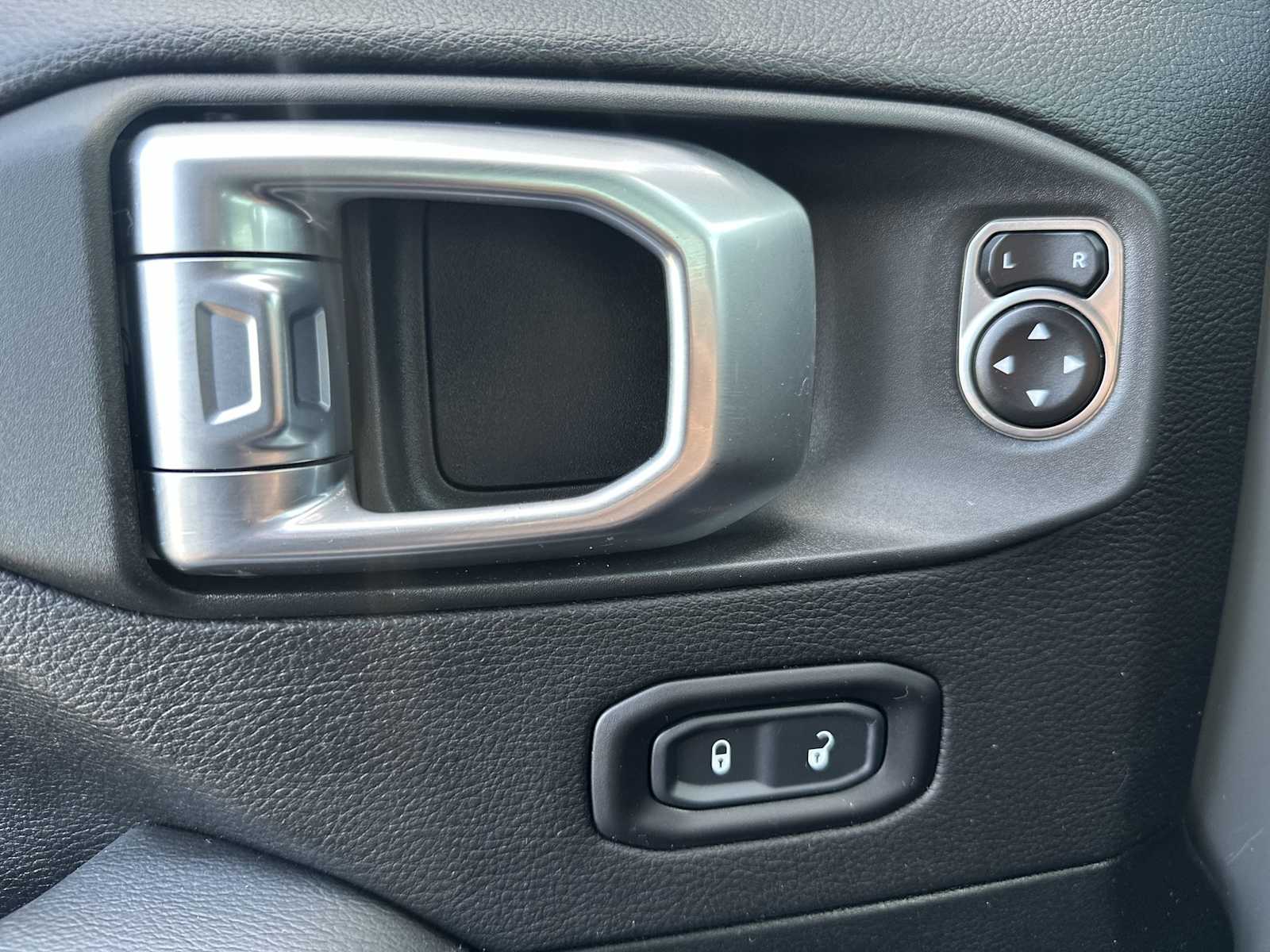 Thumbnail: 2020 Jeep Wrangler - 15