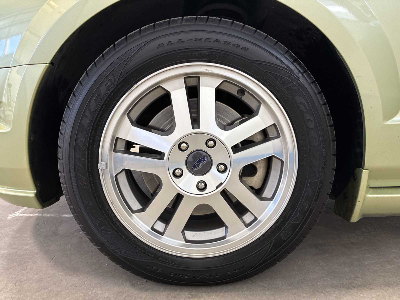 Thumbnail: 2005 Ford Mustang - 18