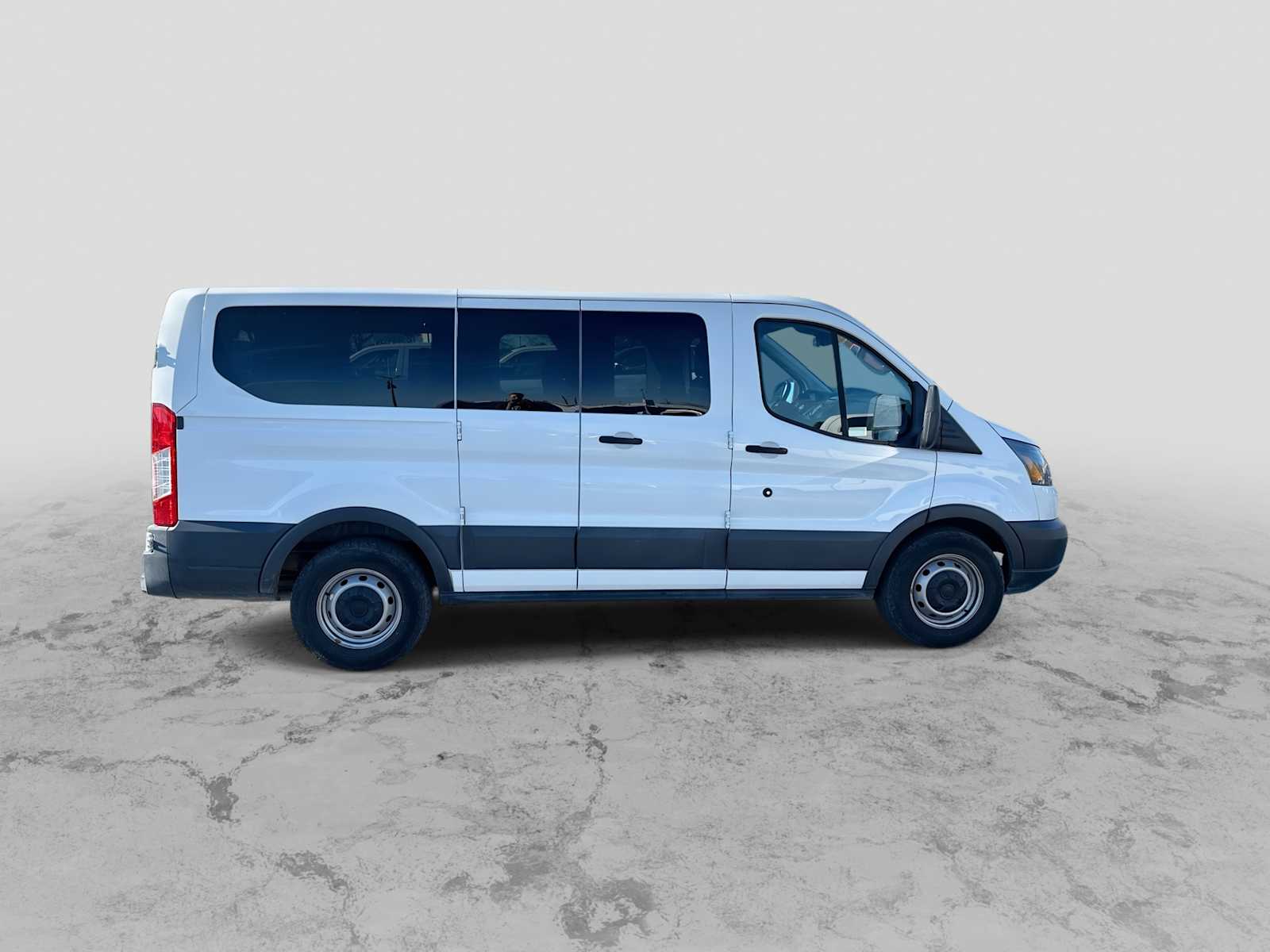 Thumbnail: 2017 Ford Transit Series - 9
