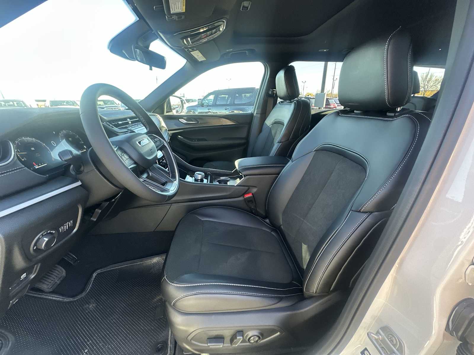 Thumbnail: 2025 Jeep Grand Cherokee - 13