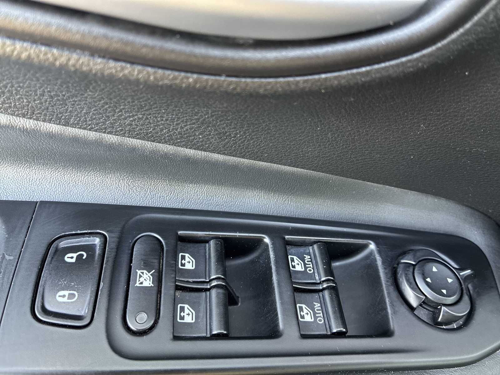 Thumbnail: 2019 Jeep Renegade - 15