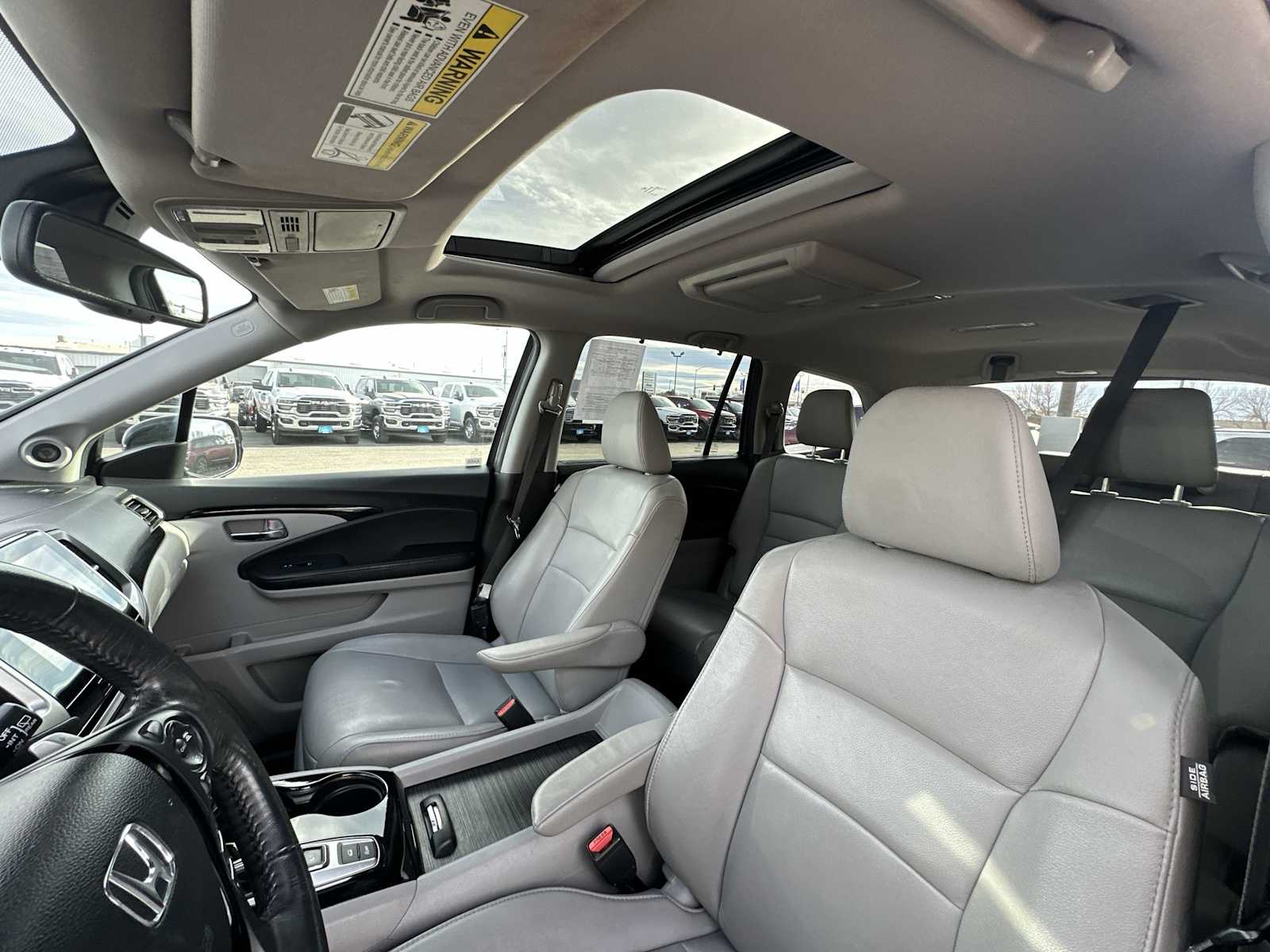 Thumbnail: 2017 Honda Pilot - 16