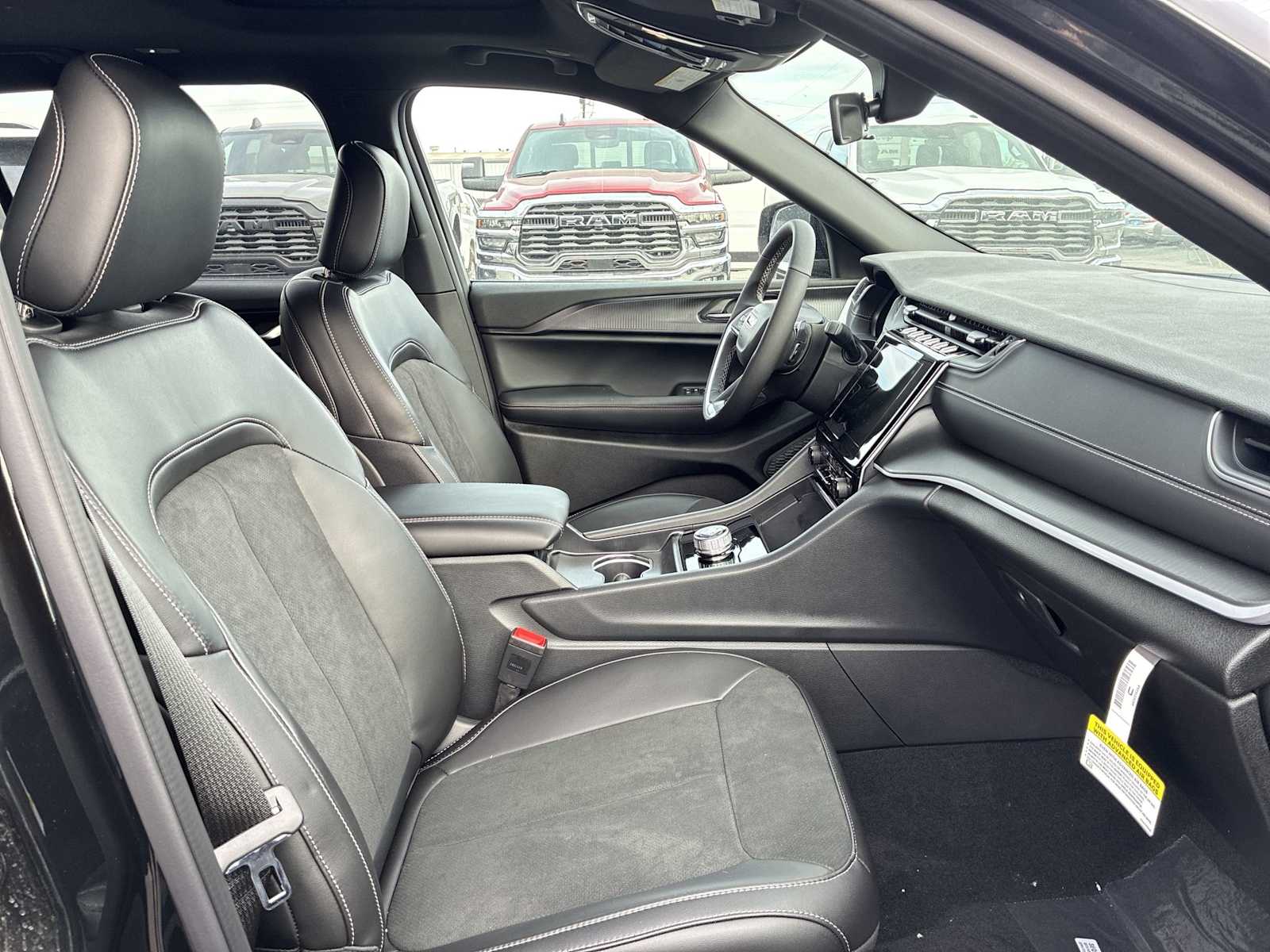 Thumbnail: 2025 Jeep Grand Cherokee - 26