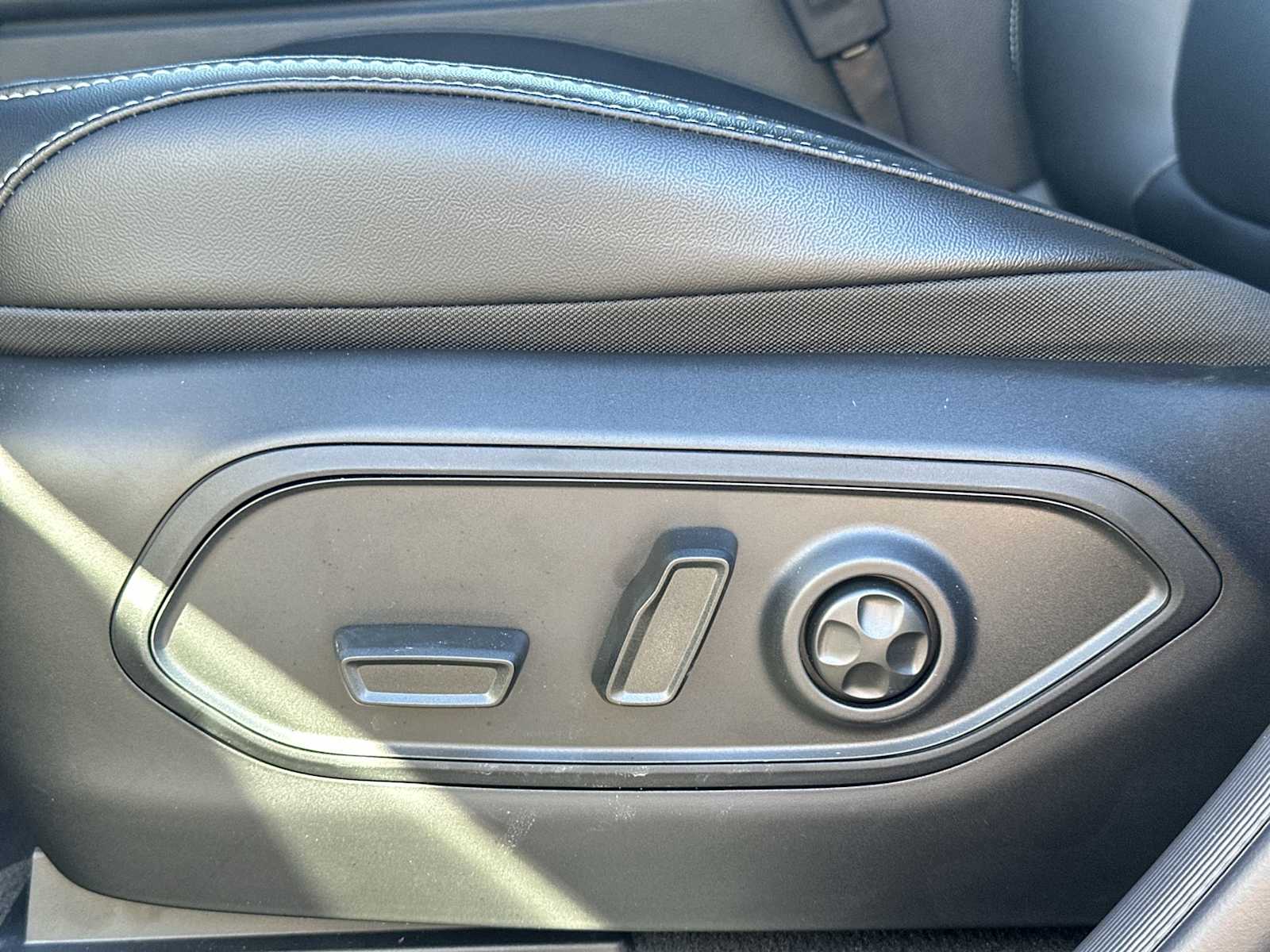 Thumbnail: 2025 Jeep Grand Cherokee - 14