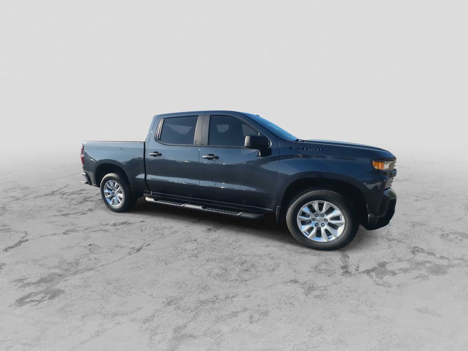 2021 Chevrolet Silverado 1500 Custom photo 2