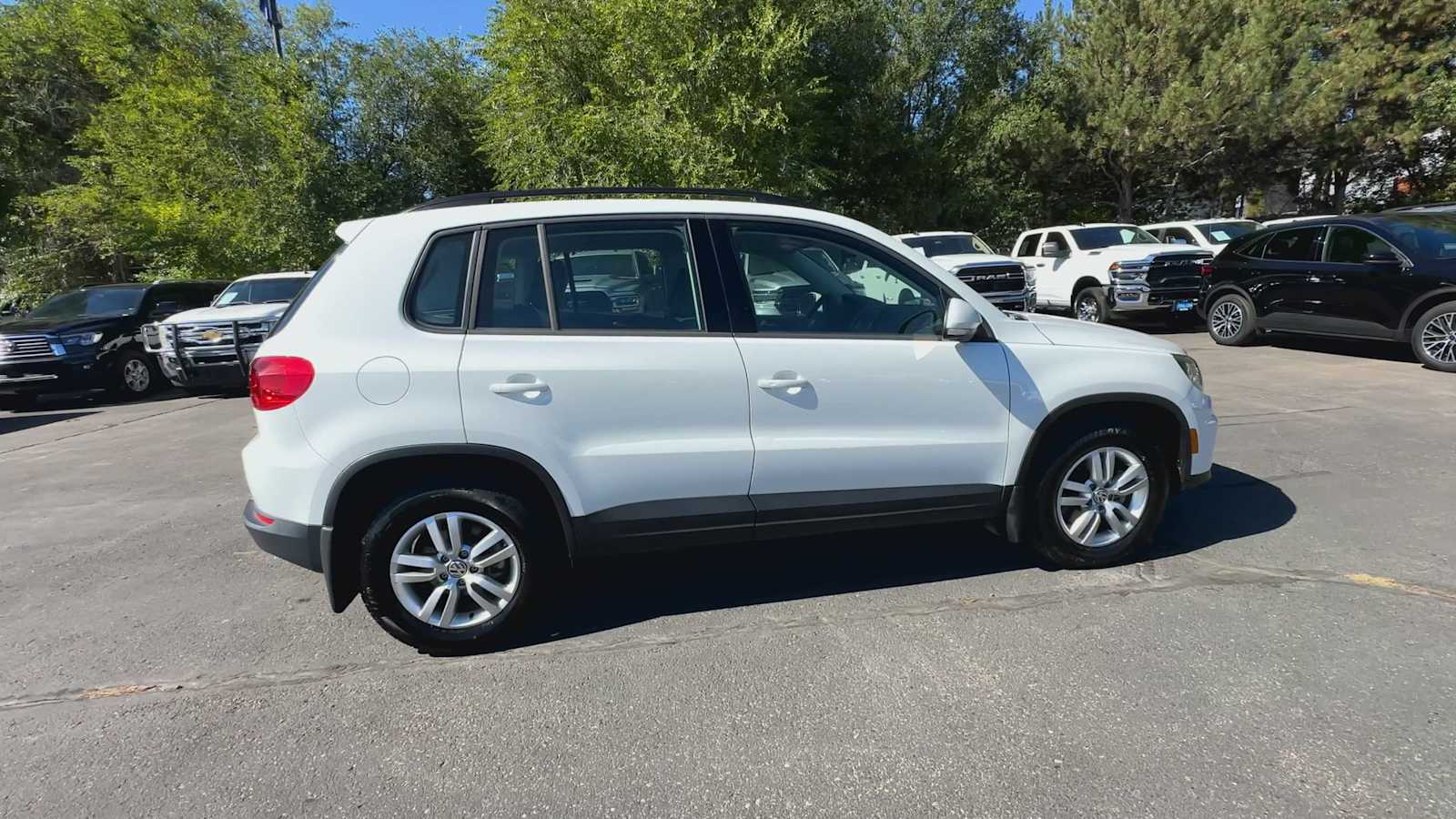 Thumbnail: 2017 Volkswagen Tiguan - 16