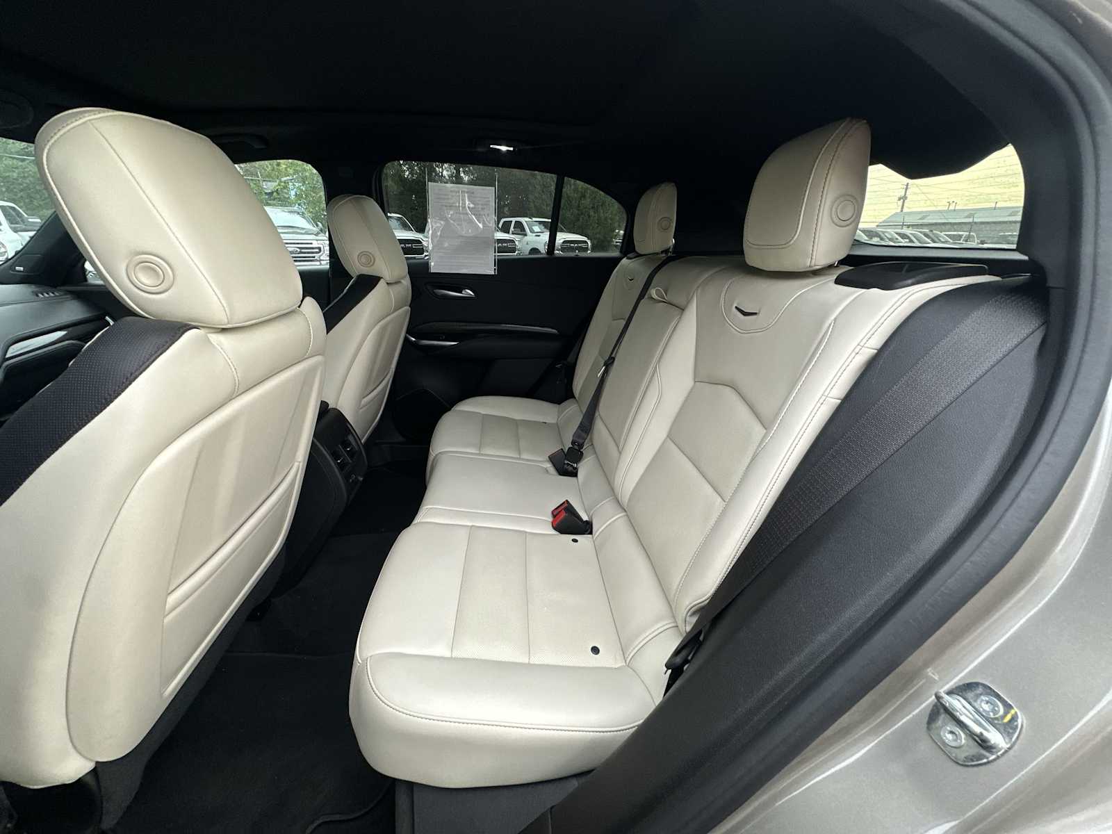 Thumbnail: 2022 Cadillac XT4 - 24