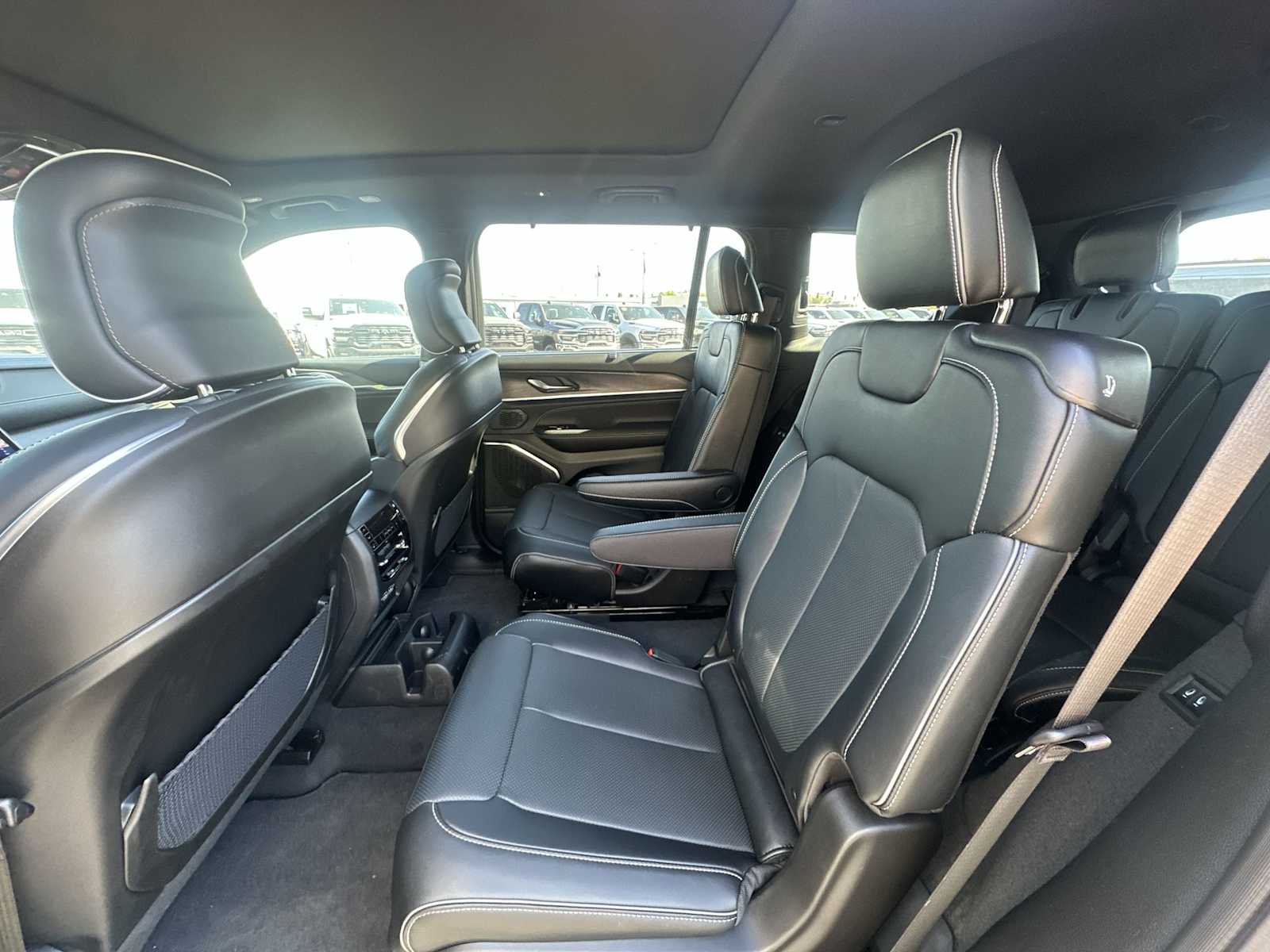 Thumbnail: 2025 Jeep Grand Cherokee - 24