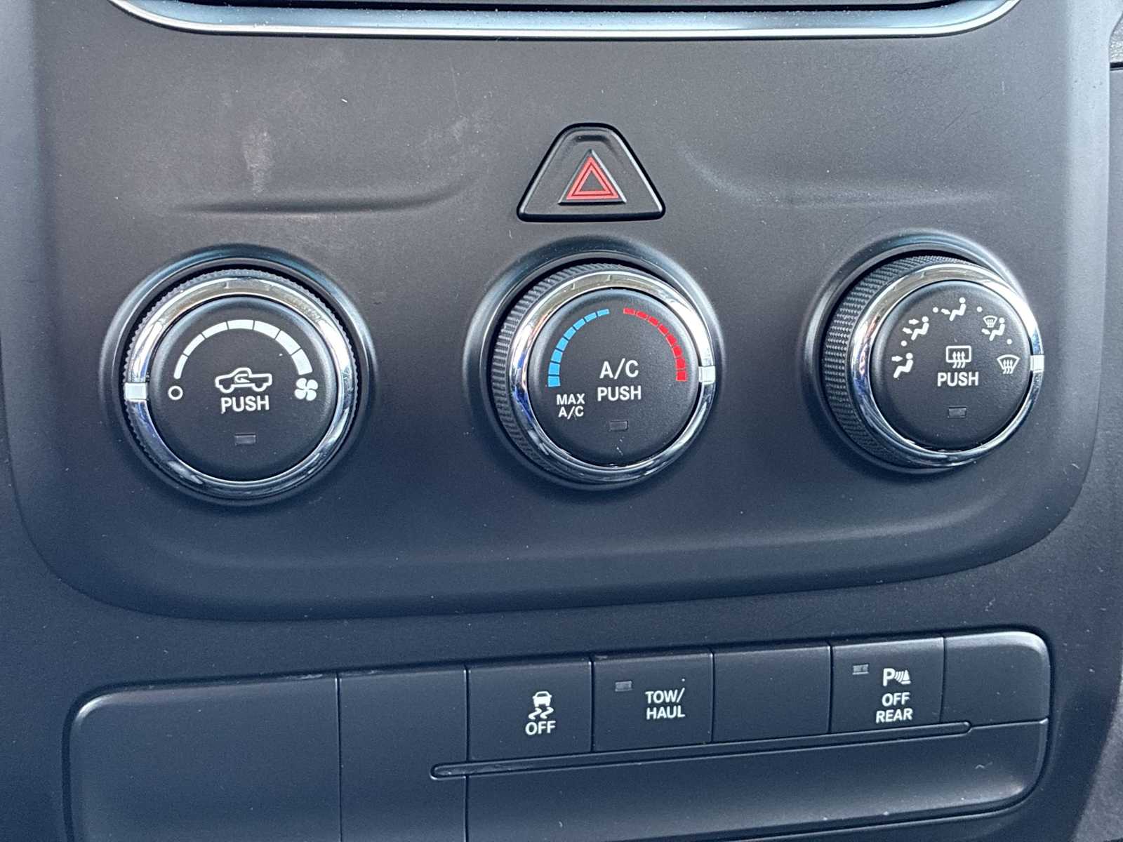 Thumbnail: 2019 RAM 1500 Classic - 16